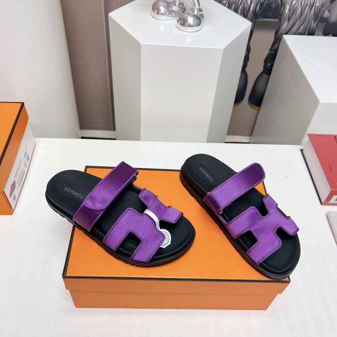 UA H**me5 Chypre sandal