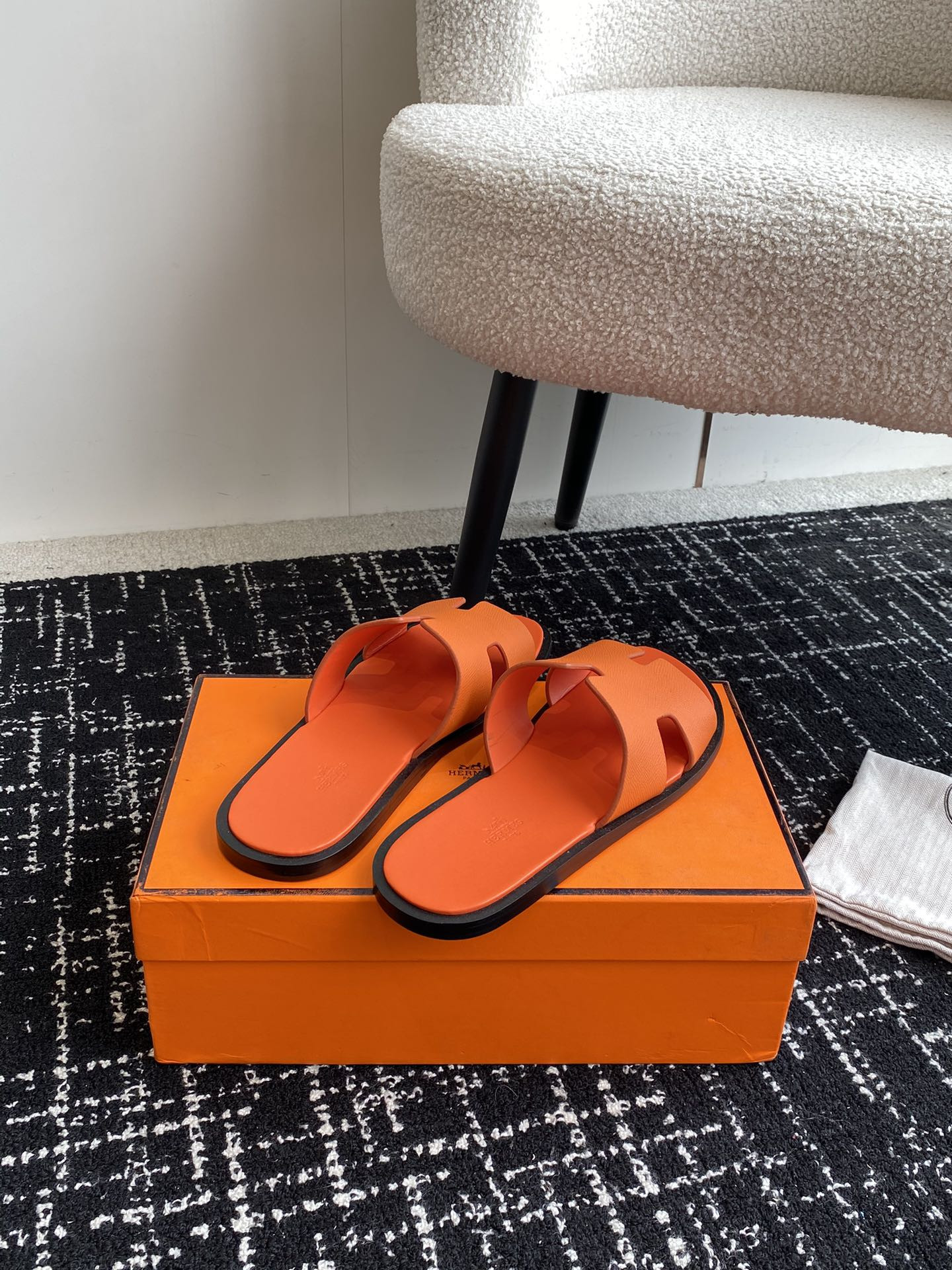 UA H**me5 Izmir sandal