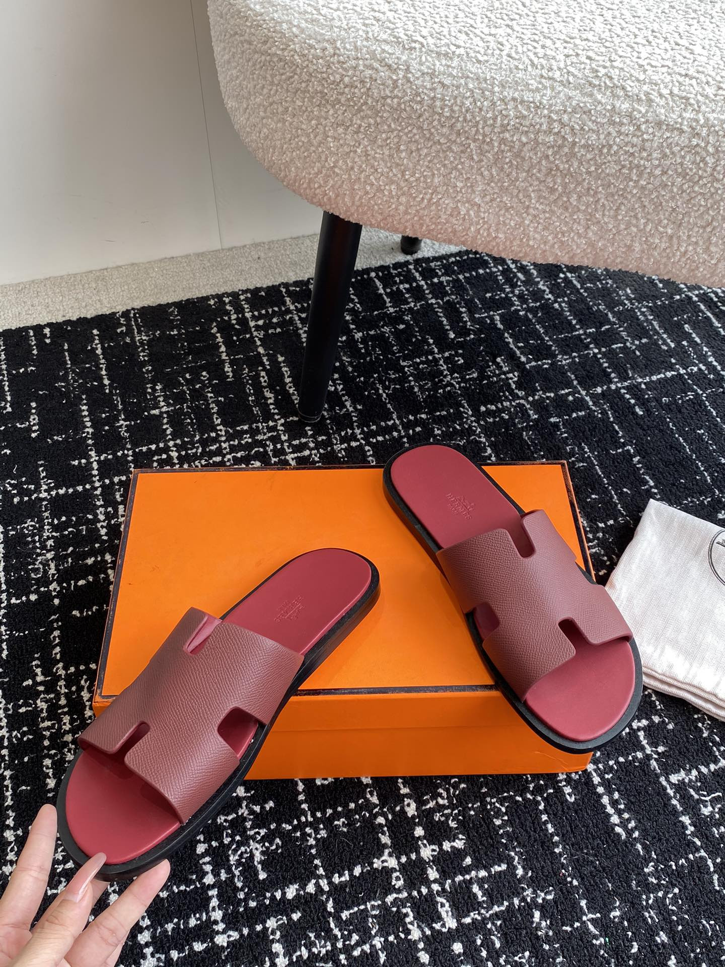 UA H**me5 Izmir sandal