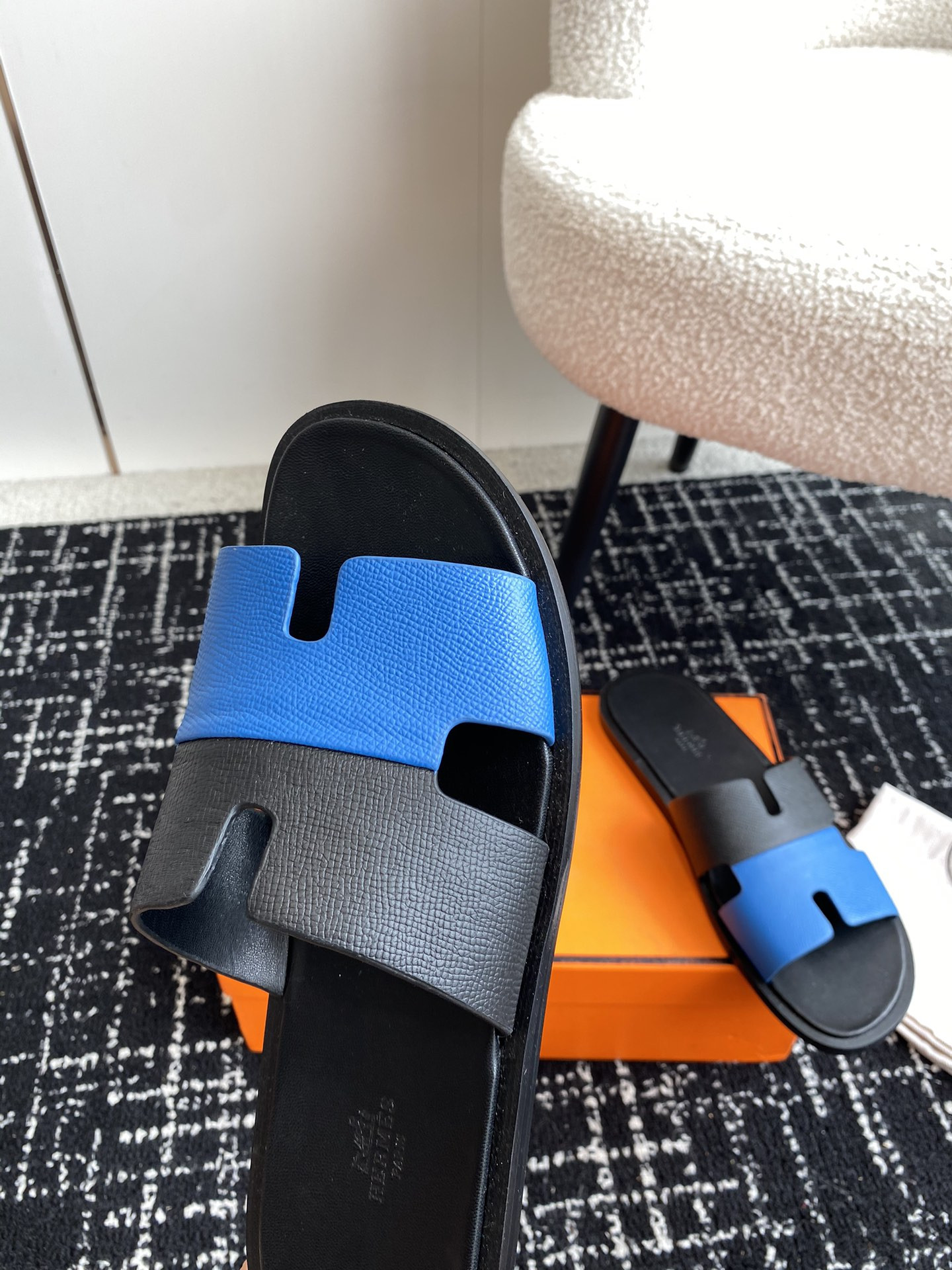 UA H**me5 Izmir sandal