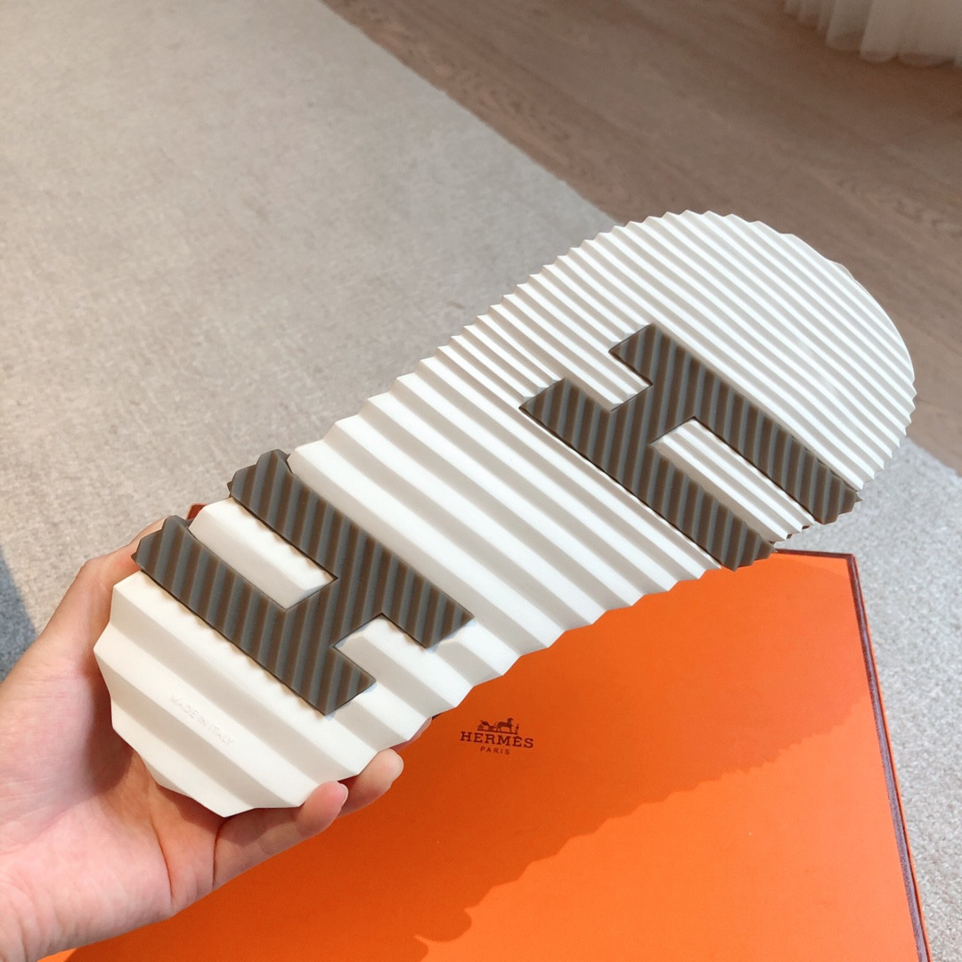 UA H**me5 Electric sandal
