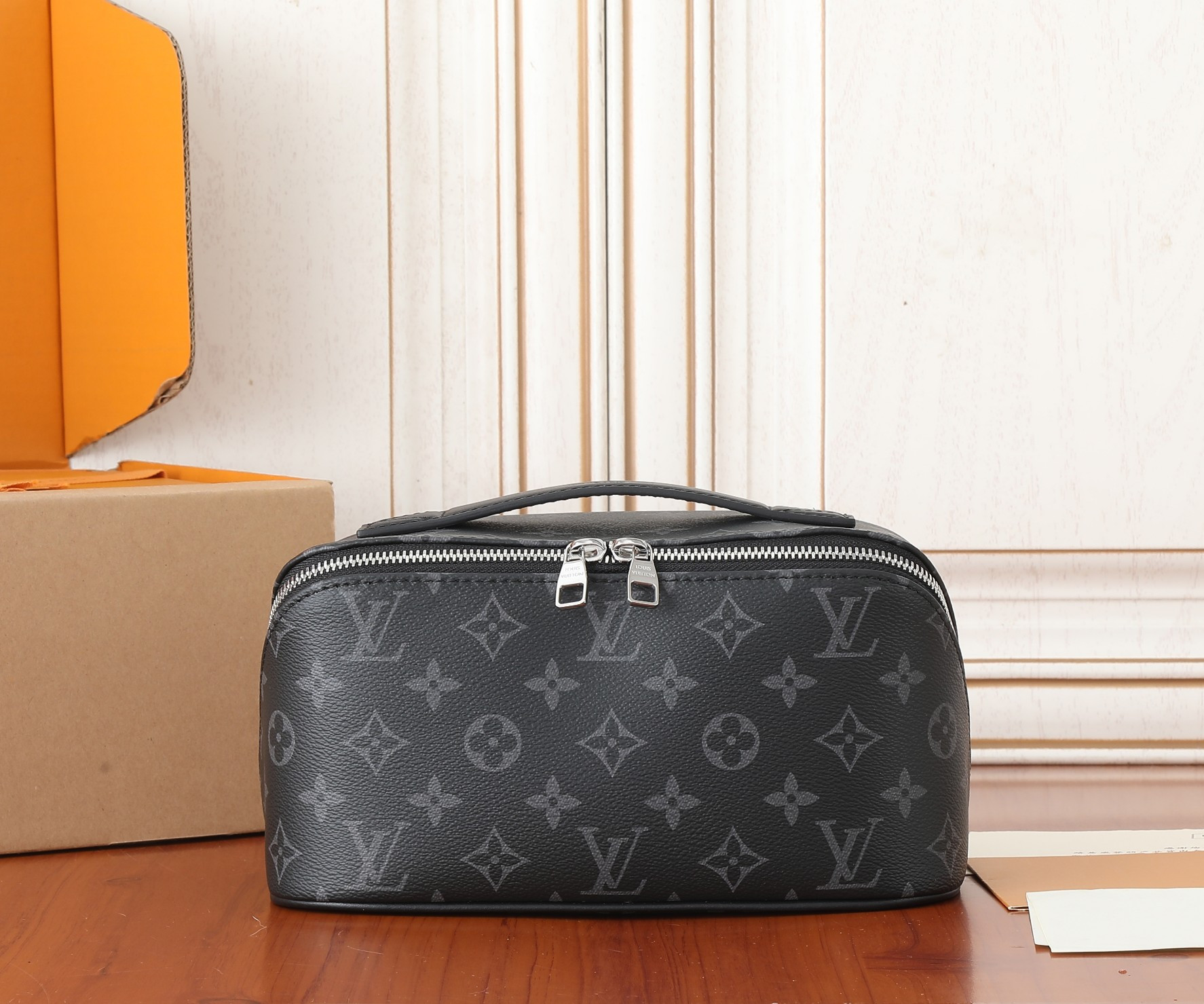 LV Toiletry Bag M11508 24x13x13CM