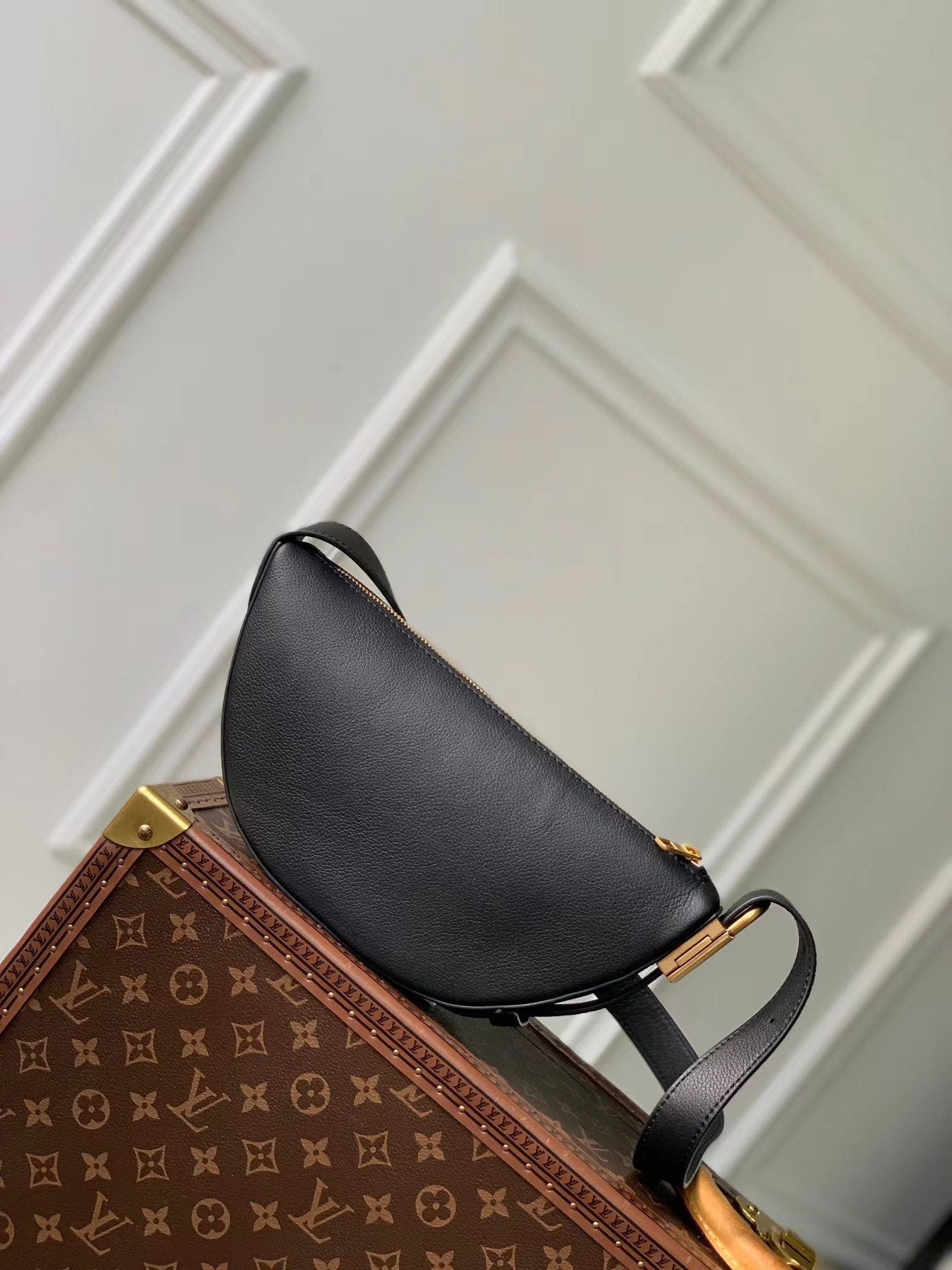 LV Low Key Bumbag M11429 28x13x5.5CM