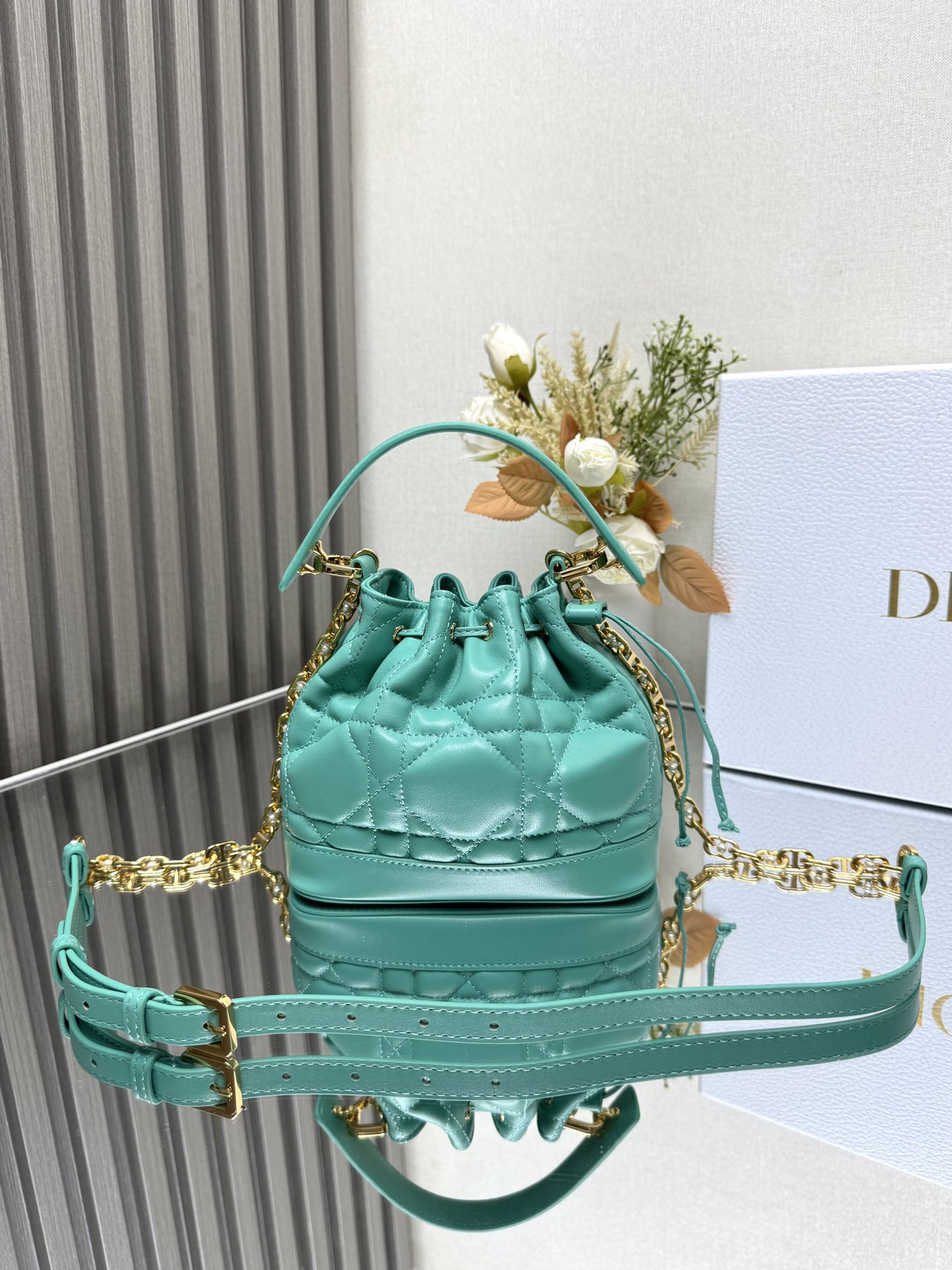 Small D10r Jolie Bucket Bag 17 x 16 x 10.5 cm