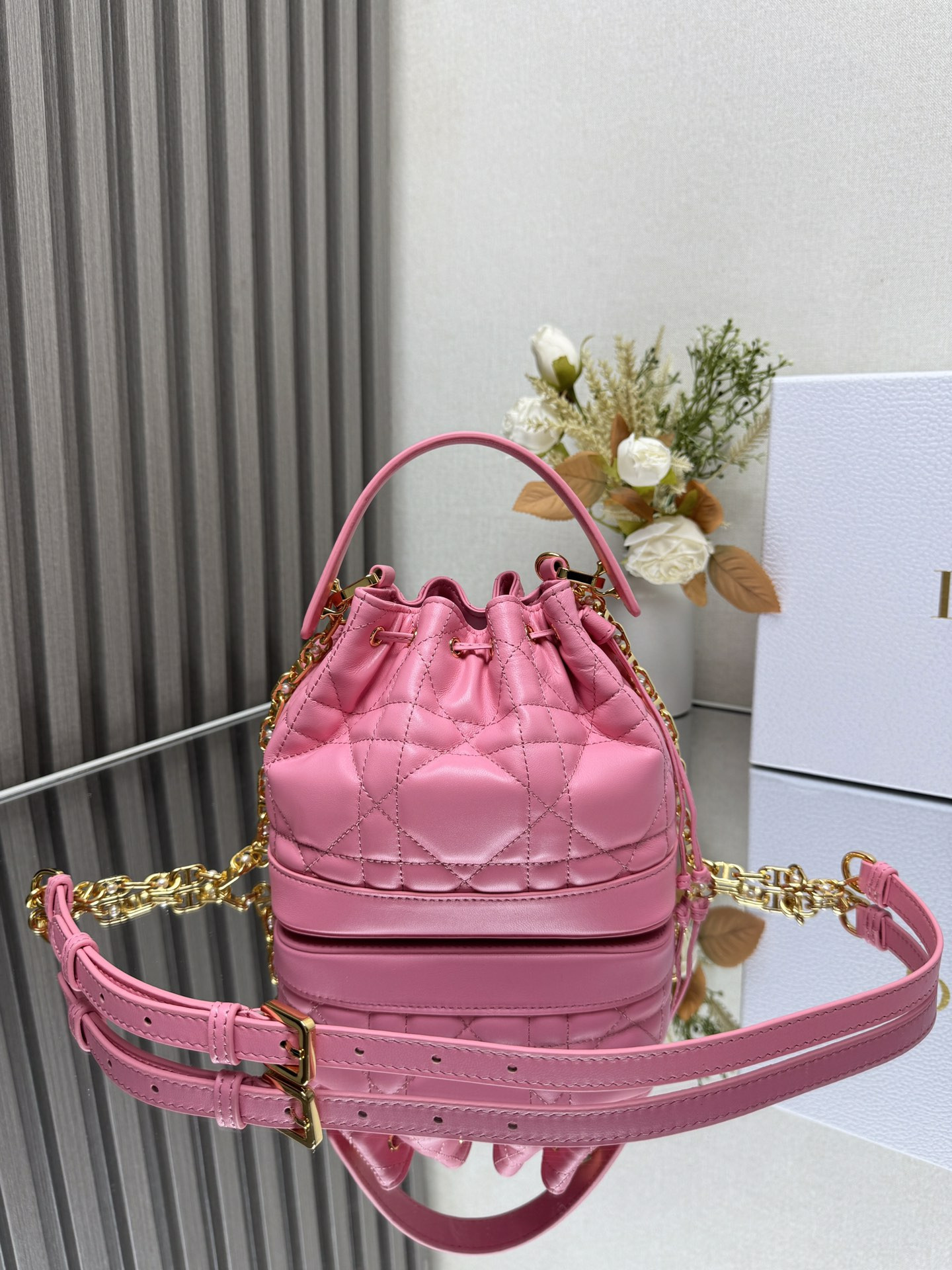 Small D10r Jolie Bucket Bag 17 x 16 x 10.5 cm
