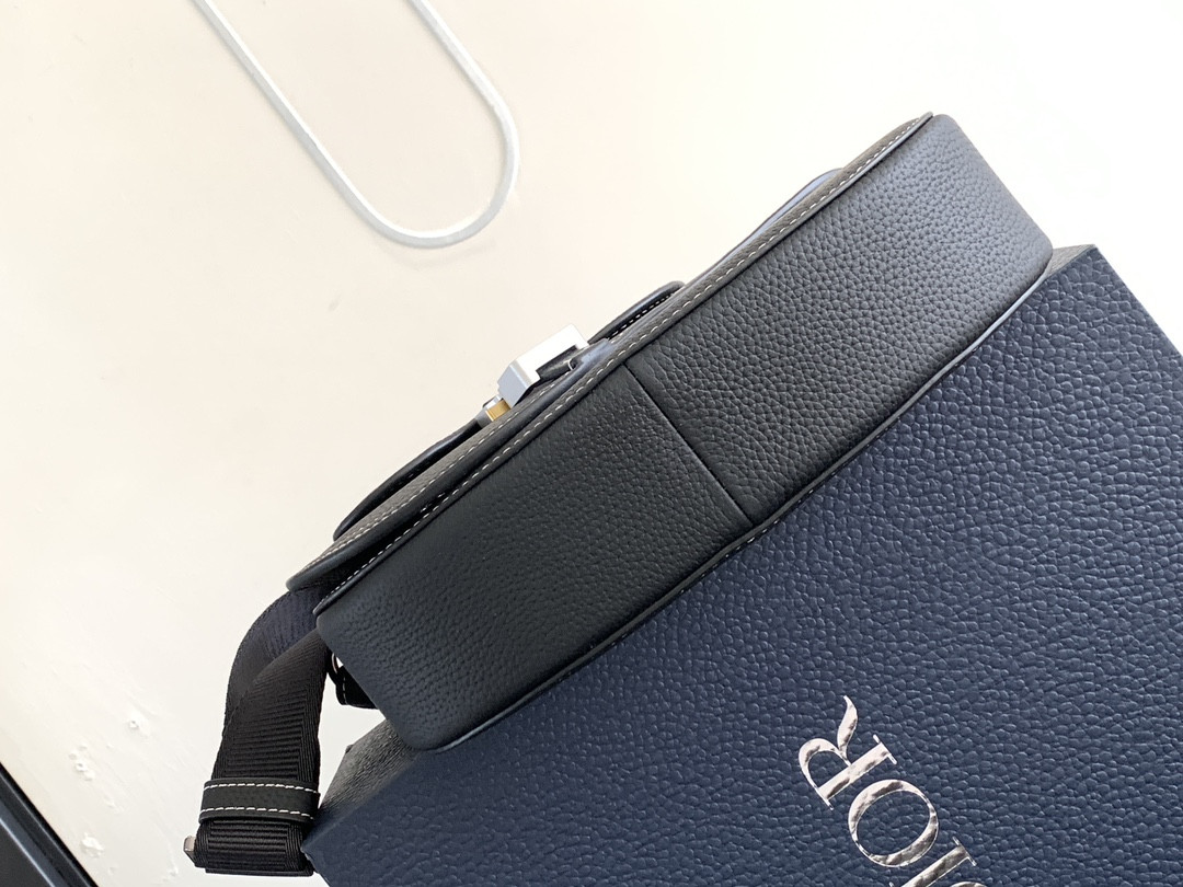 D10r Saddle Messenger Bag 24 x 16.5 x 5.5 cm
