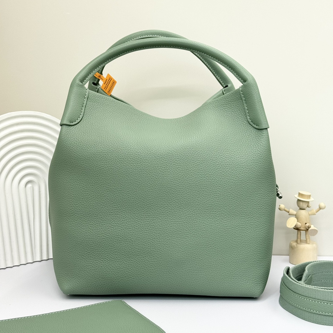 L0r0 P1ana Large Bale Bag Grained Calfskin 24 x 20 x 27 cm