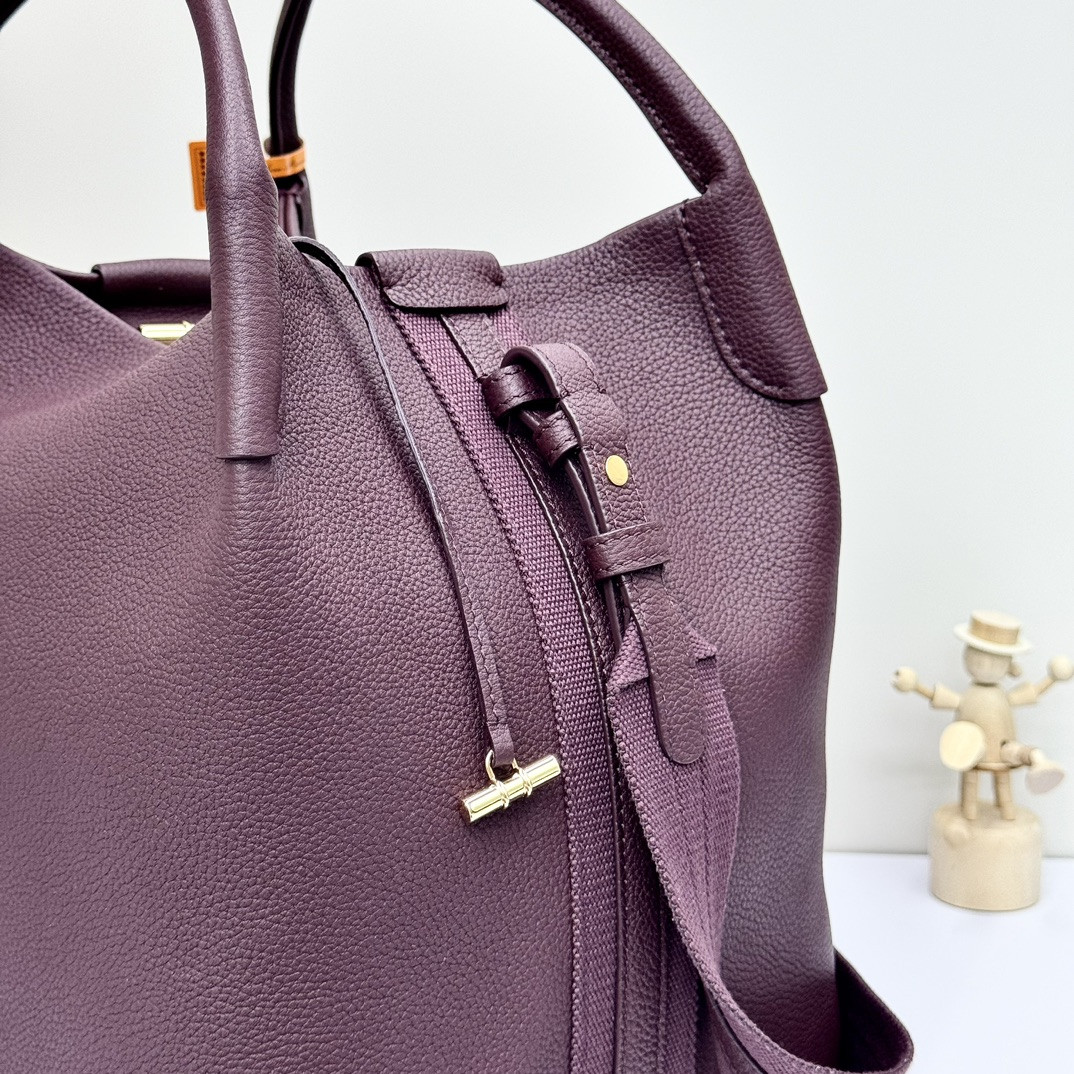 L0r0 P1ana Large Bale Bag Grained Calfskin 24 x 20 x 27 cm