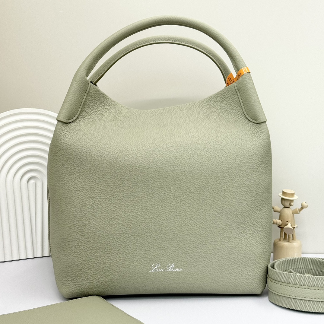 L0r0 P1ana Large Bale Bag Grained Calfskin 24 x 20 x 27 cm