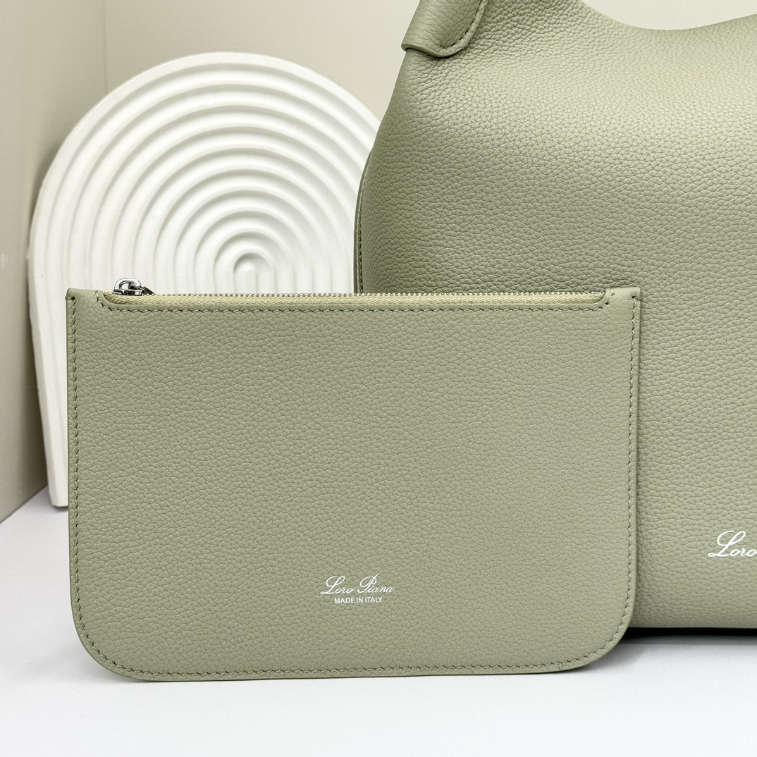 L0r0 P1ana Large Bale Bag Grained Calfskin 24 x 20 x 27 cm
