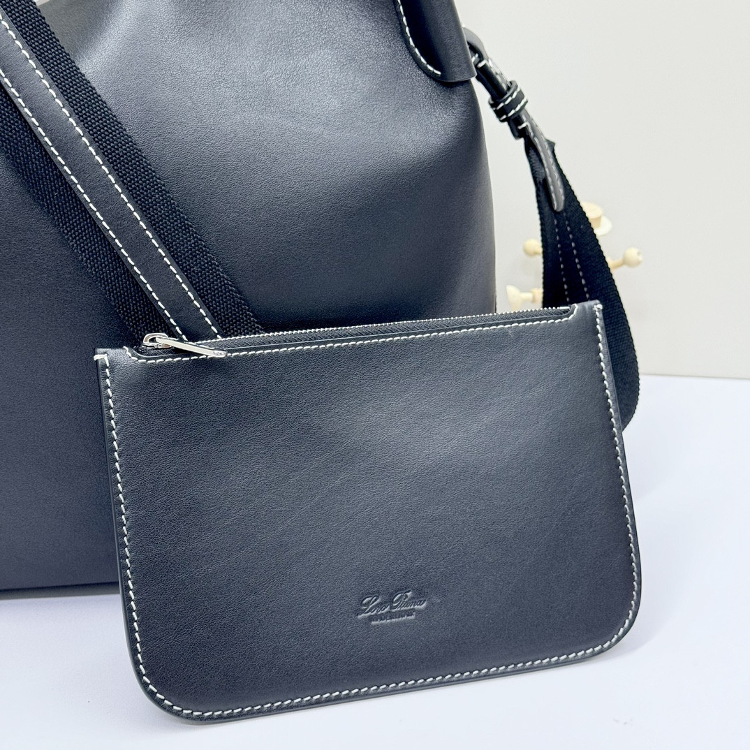 L0r0 P1ana Large Bale Bag Smooth Calfskin 24 x 20 x 27 cm