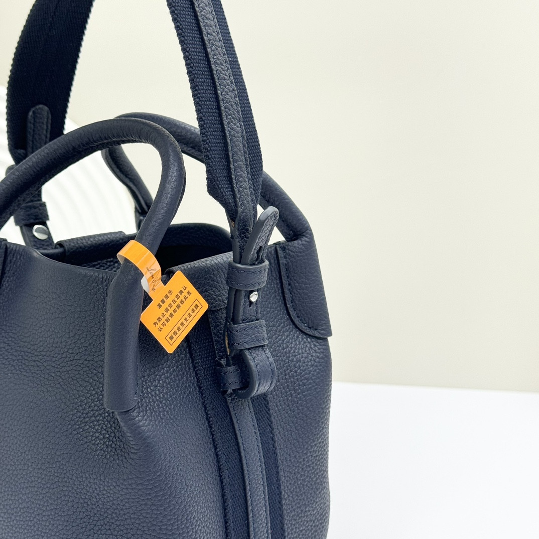 L0r0 P1ana Micro Bale bag Grained Calfskin 16x13x13cm