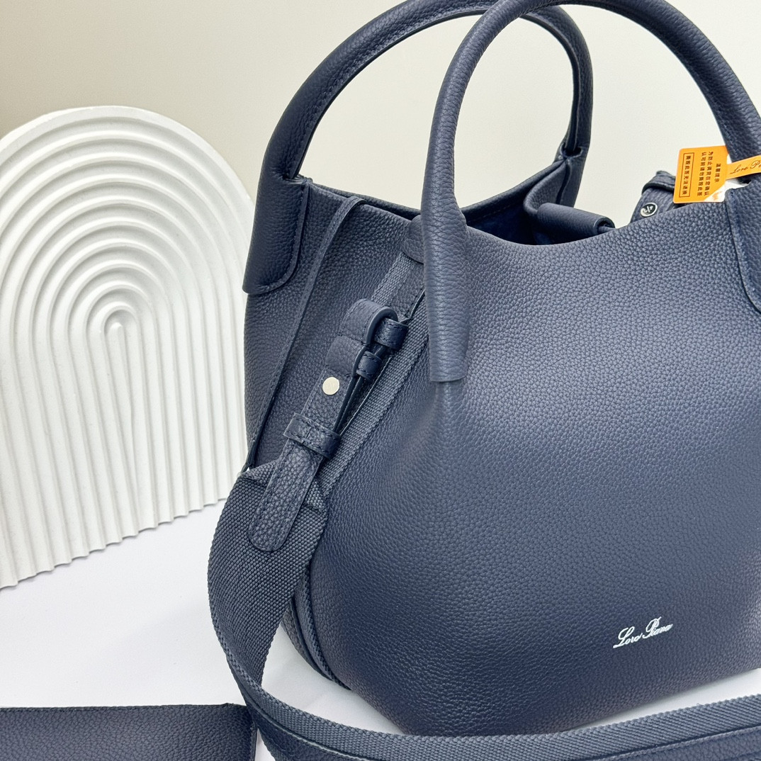 L0r0 P1ana Small Bale Bag Calfskin 17 x 17 x 21 cm