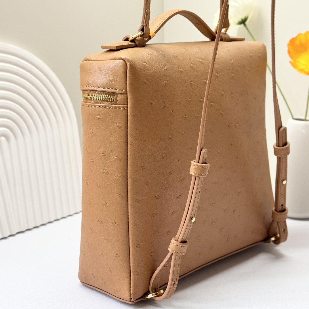 L0r0 P1ana Extra Pocket backpack L23.5 Ostrich-grained Leather 23 x 21 x 8 cm
