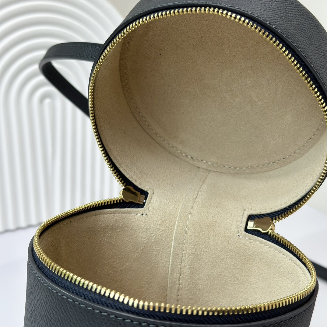 L0r0 P1ana Extra Case Textured Calfskin 12 x16 x12cm