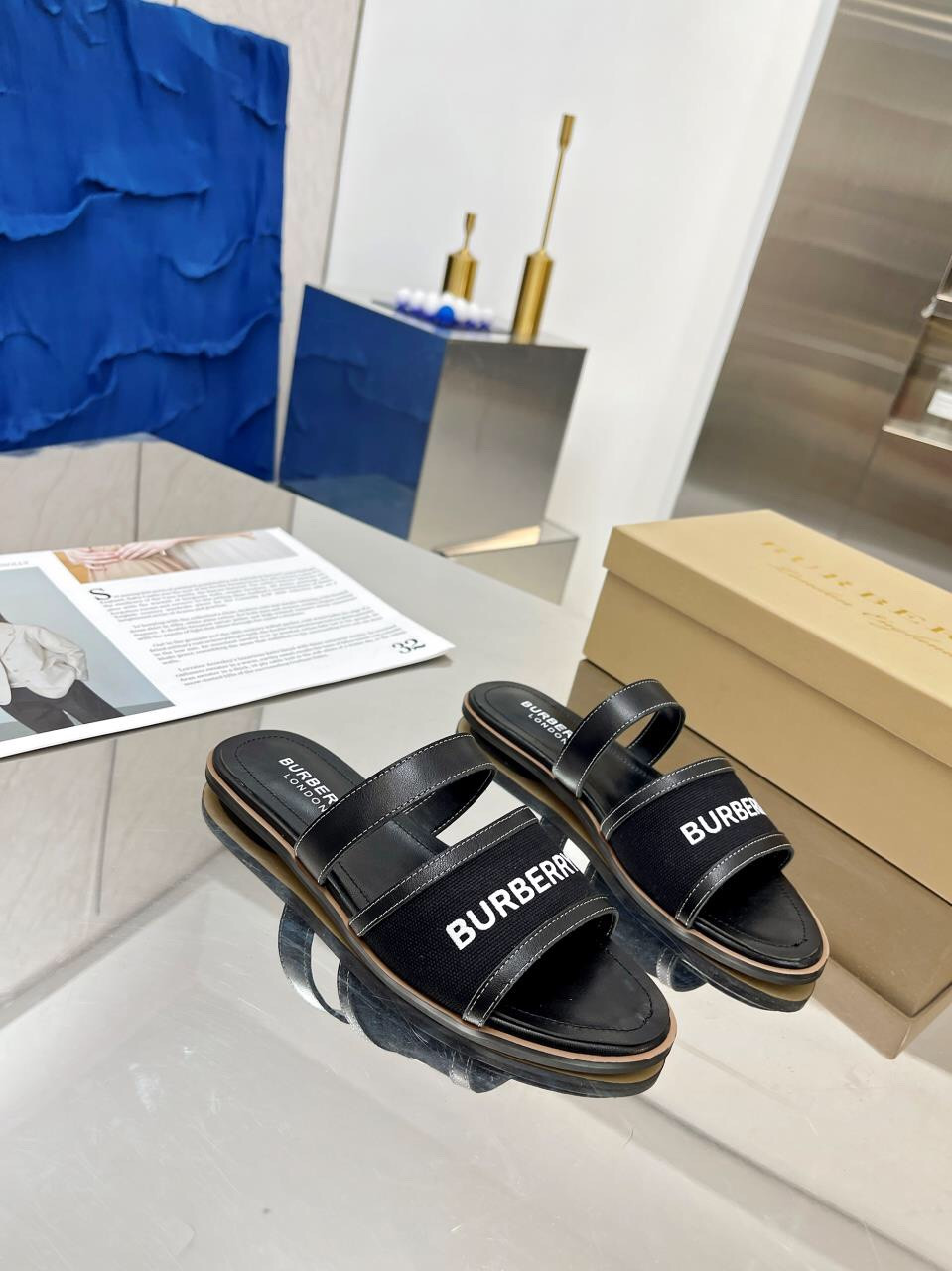 UA Bv*b*rry Slides