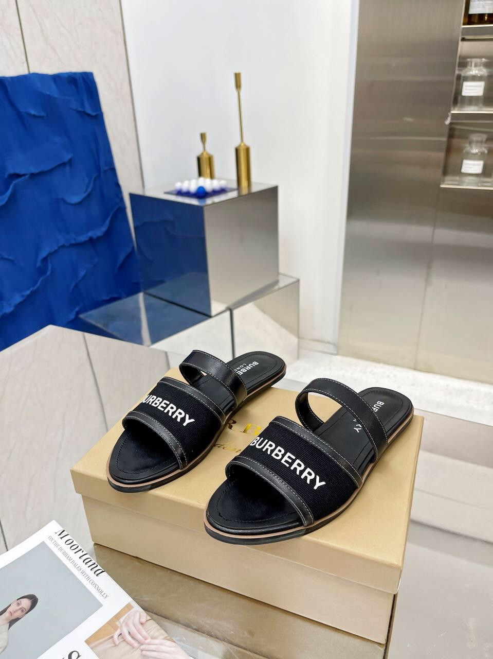UA Bv*b*rry Slides