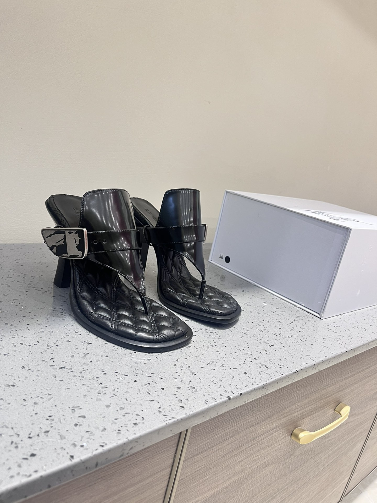 UA Bv*b*rry Slides