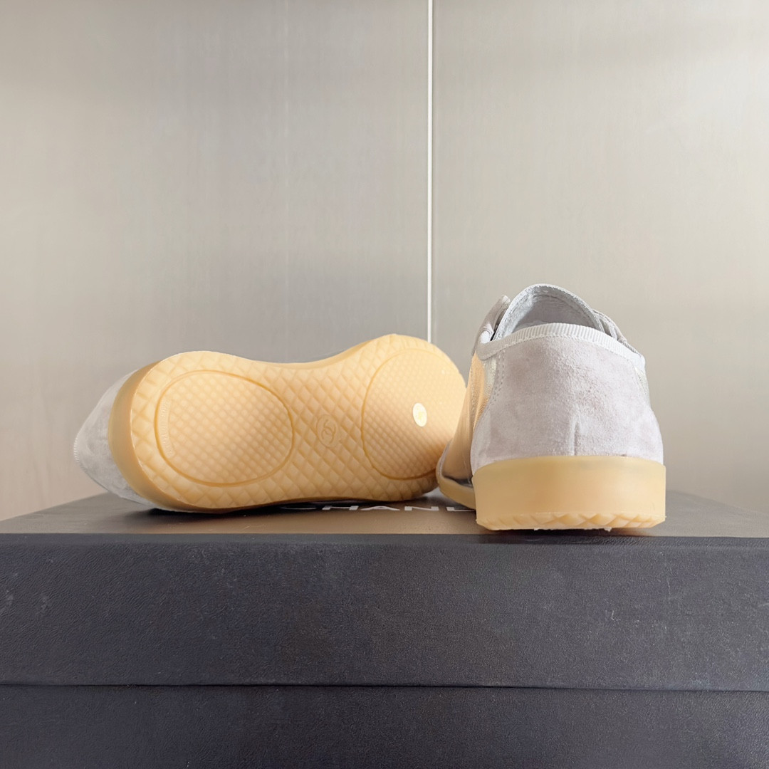 UA Ch**el SNEAKER