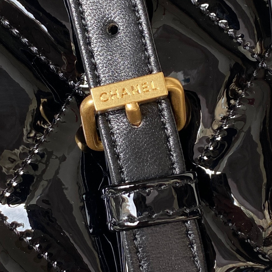 Ch**el 22K 31.5x31x9cm