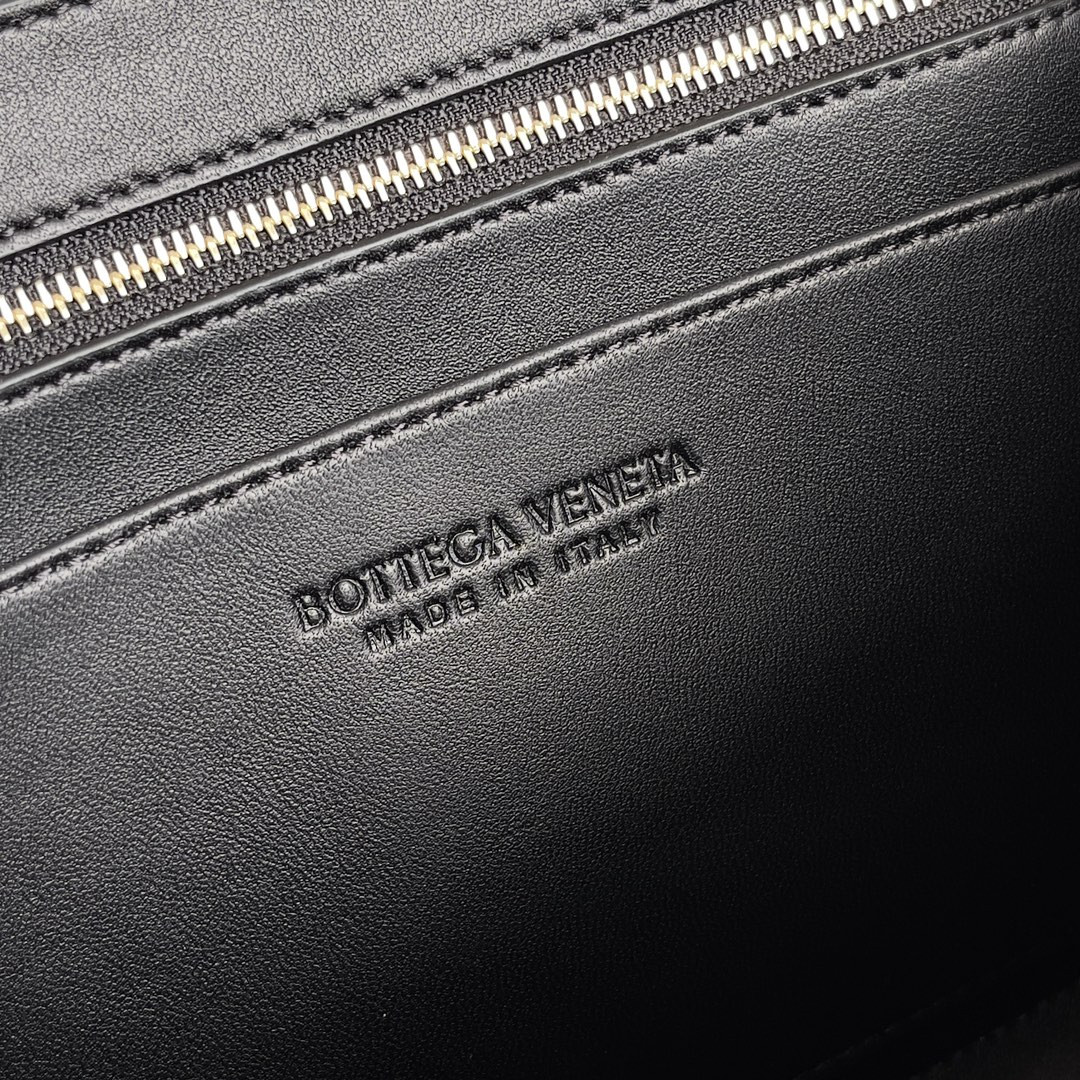 B0tt*ga Ven*ta East-West Andiamo 29x10x18CM