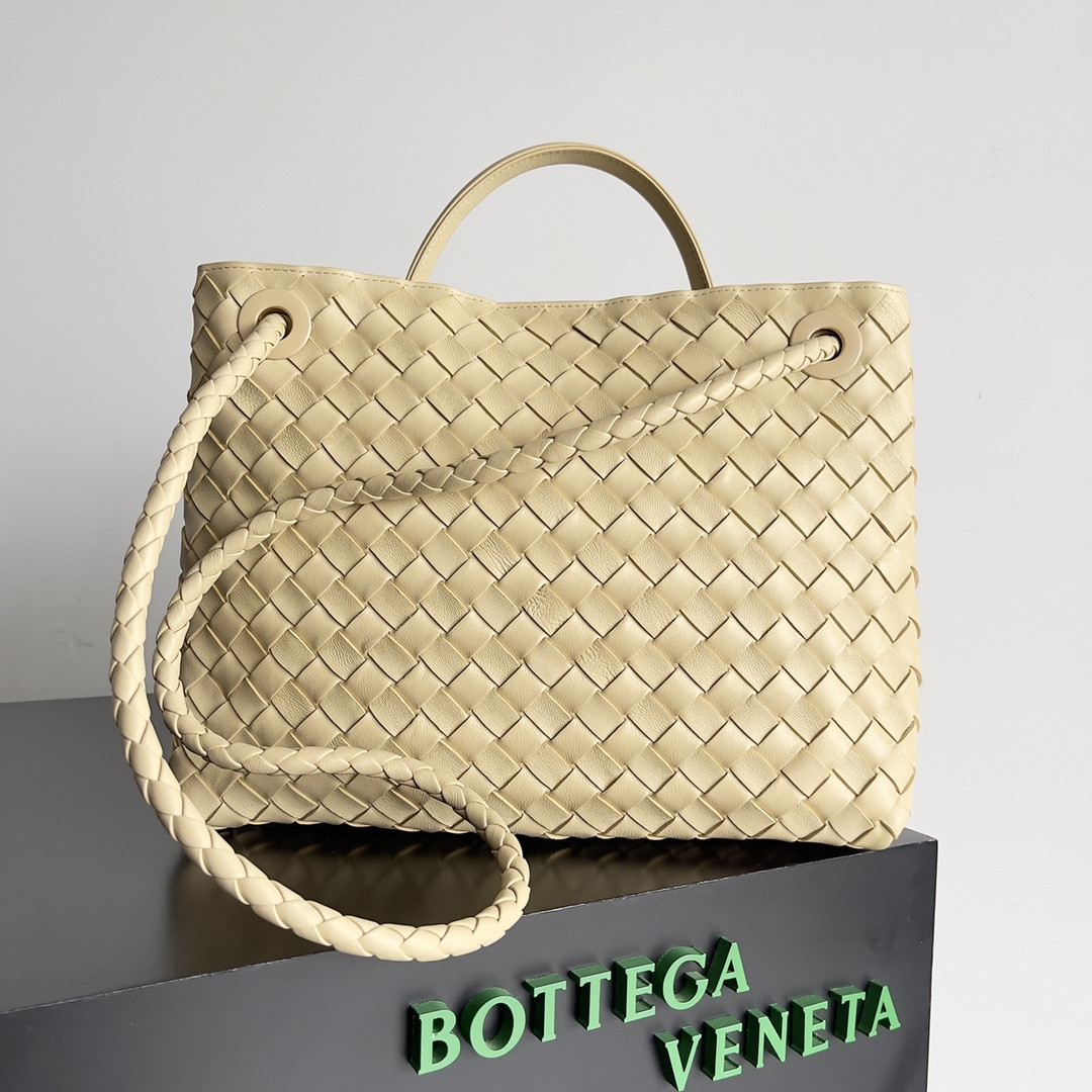 B0tt*ga Ven*ta Medium Andiamo 32x25x11CM