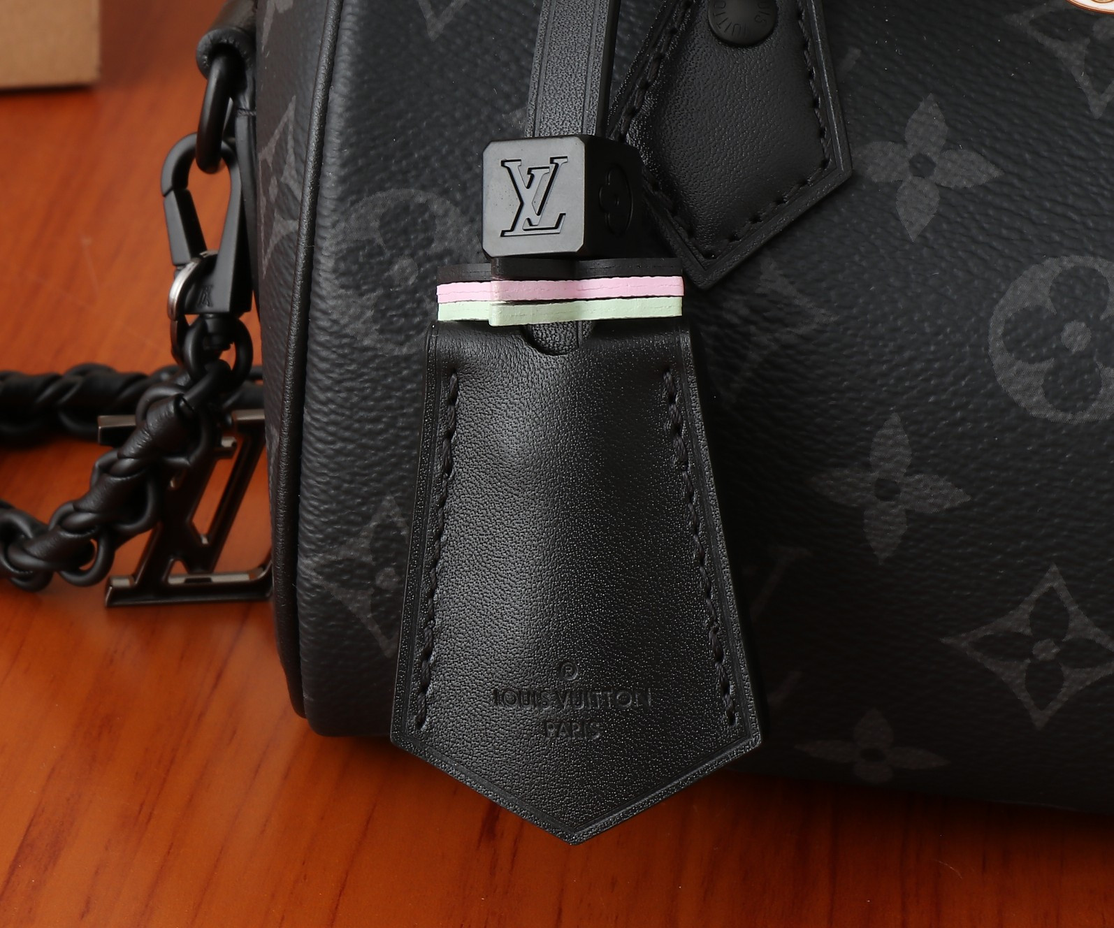 LV Speedy 18  M24606 18x12.5x11CM