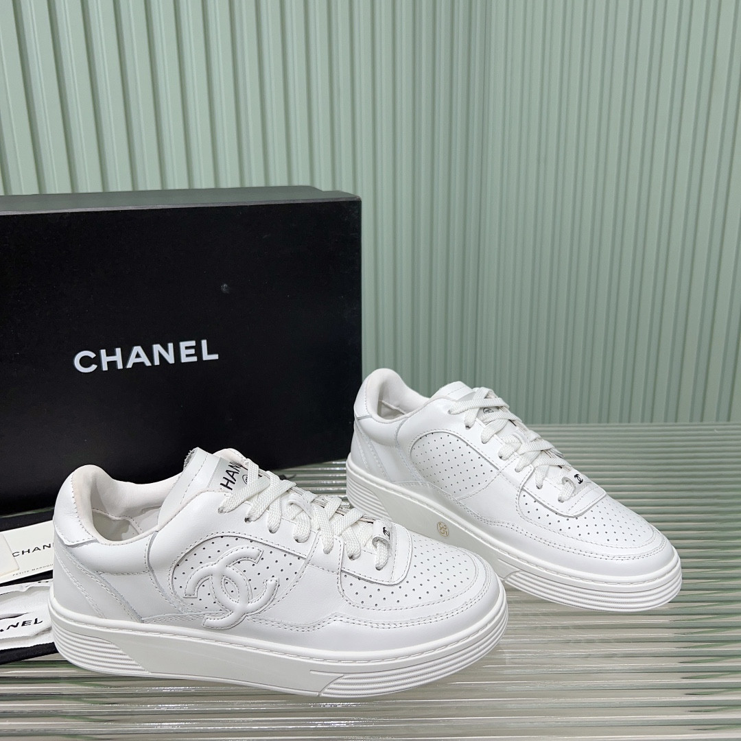 UA Ch**el SNEAKER