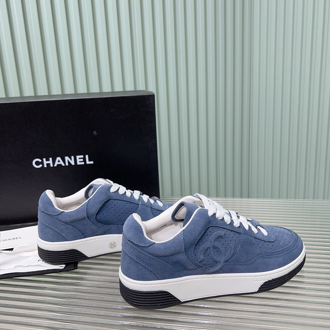UA Ch**el SNEAKER