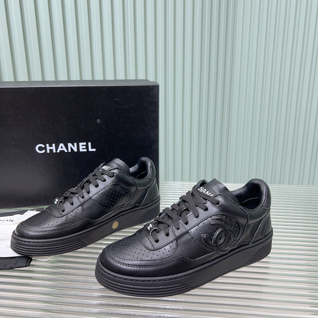 UA Ch**el SNEAKER