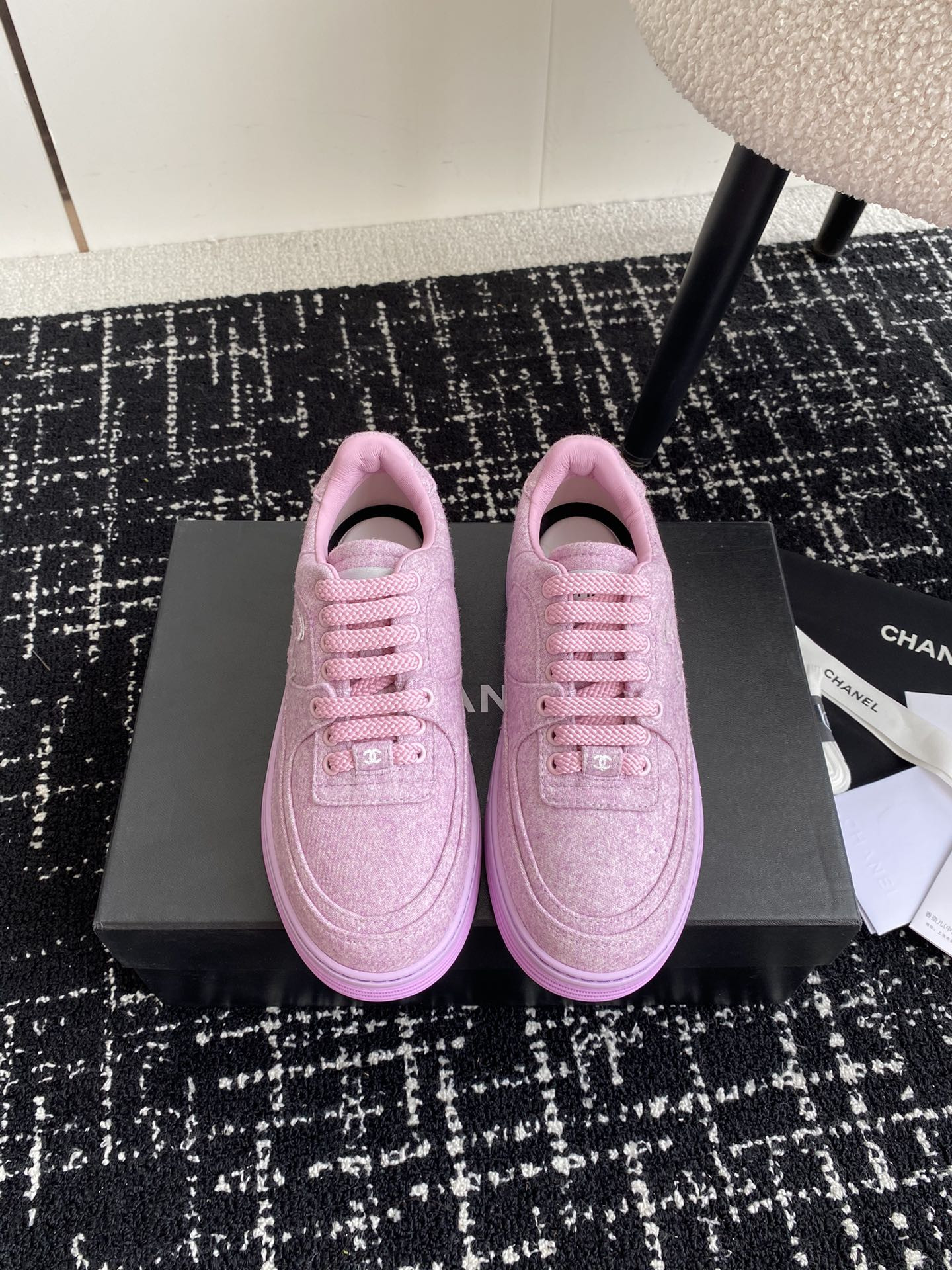 UA Ch**el SNEAKER