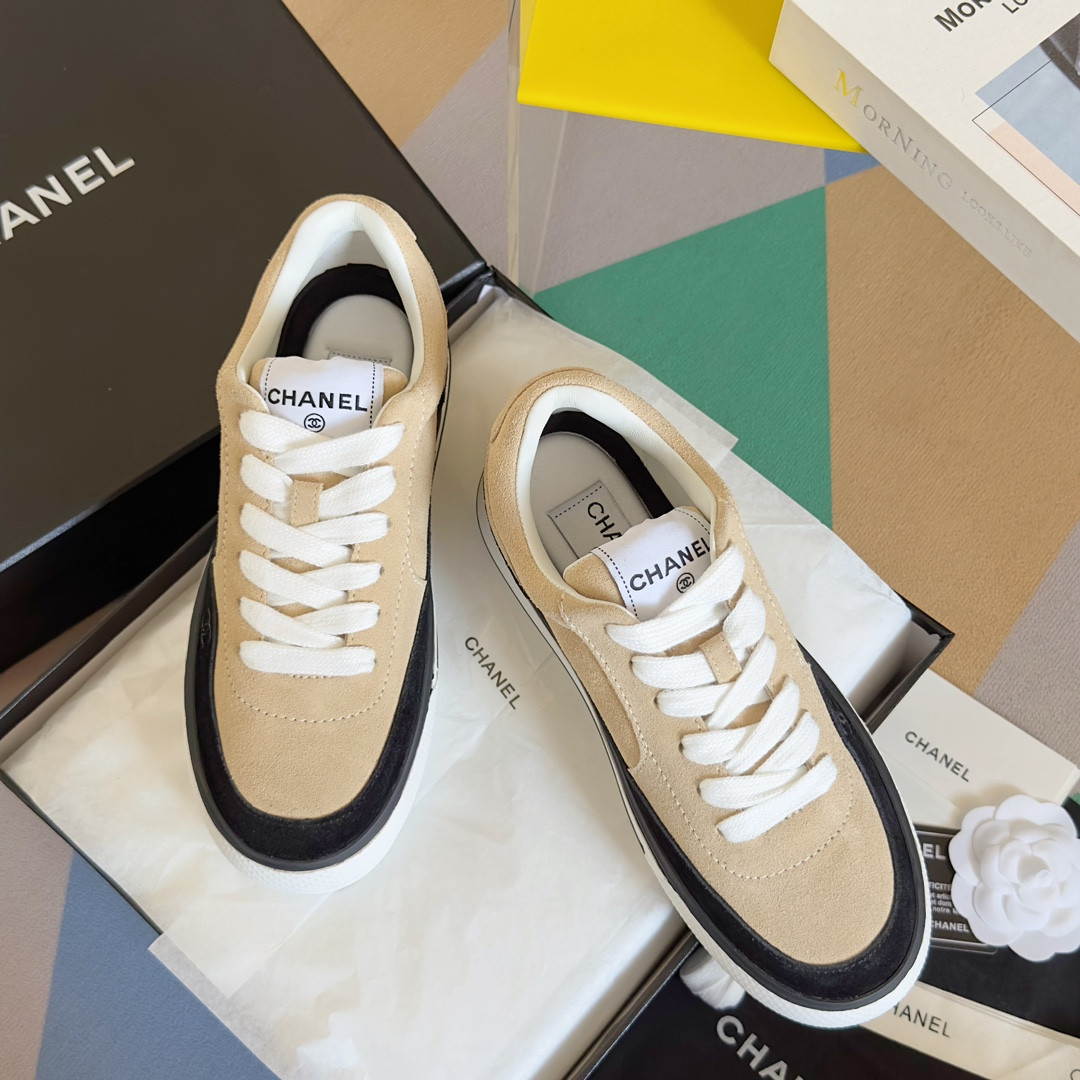 UA Ch**el SNEAKER