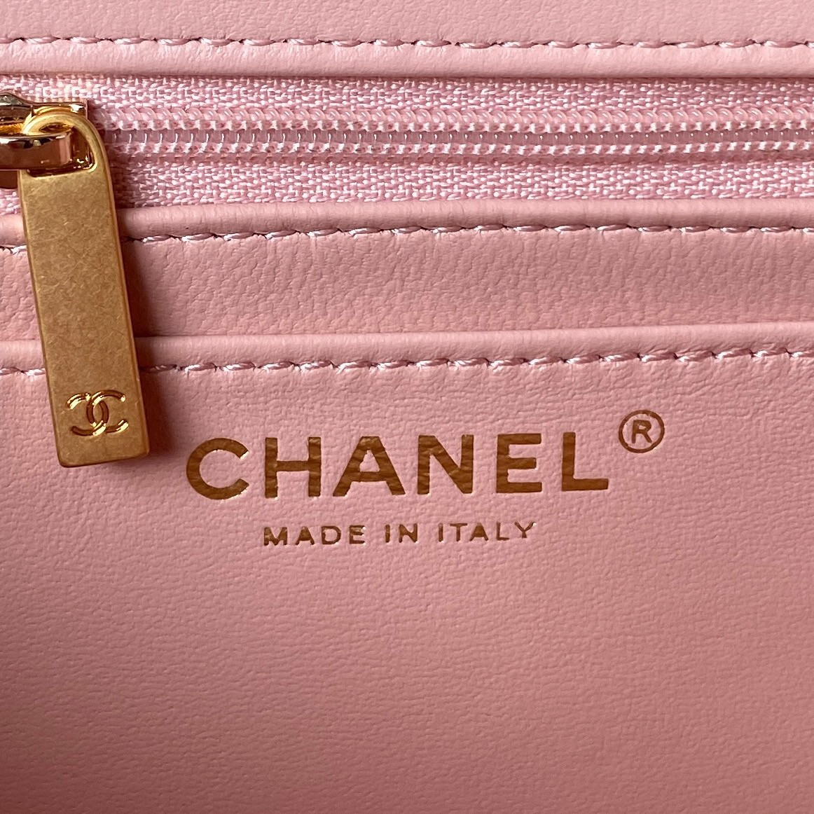 Ch**el MINI CLASSIC HANDBAG WITH TOP HANDLE 12 × 20 × 6 CM