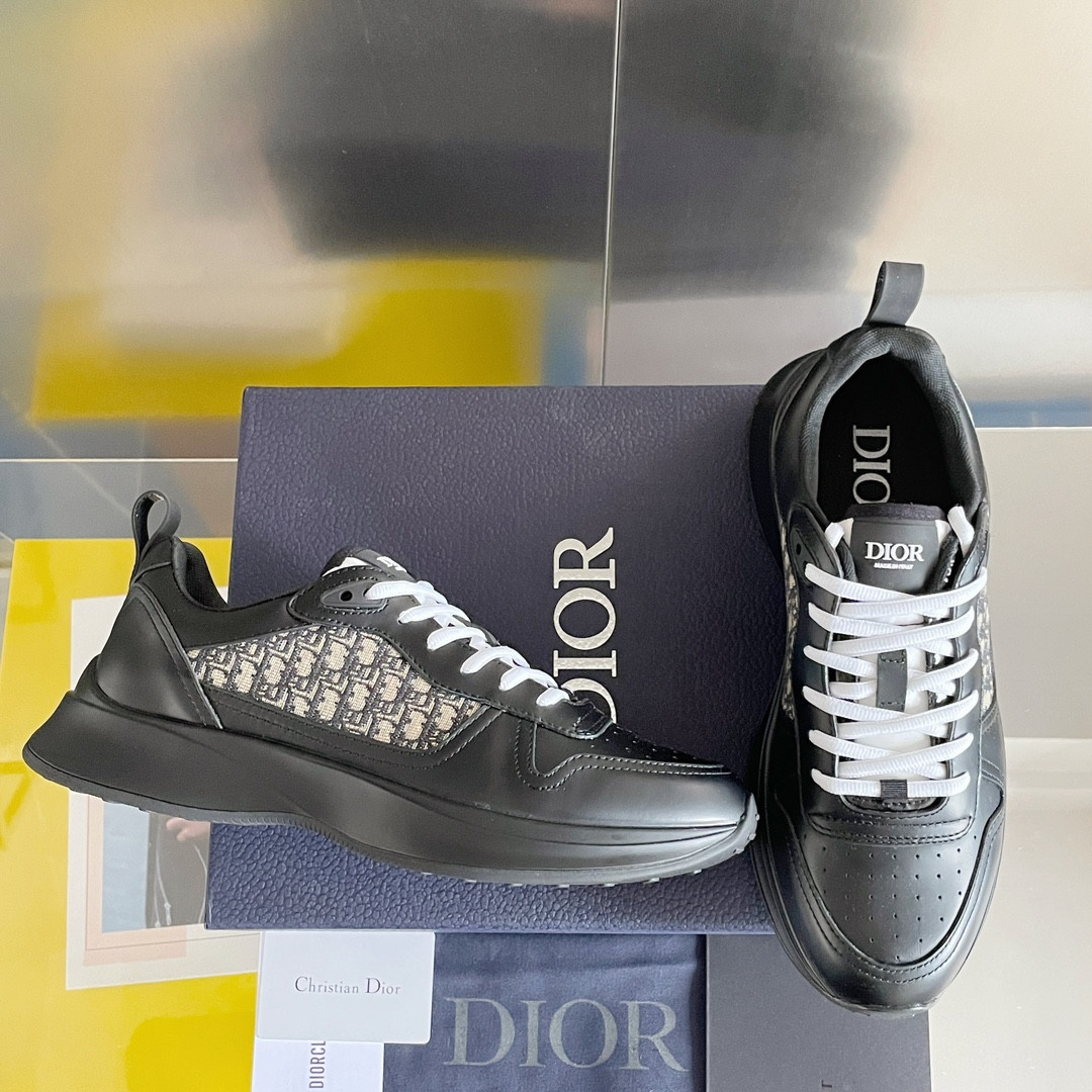 UA D10r B25 Runner Sneaker