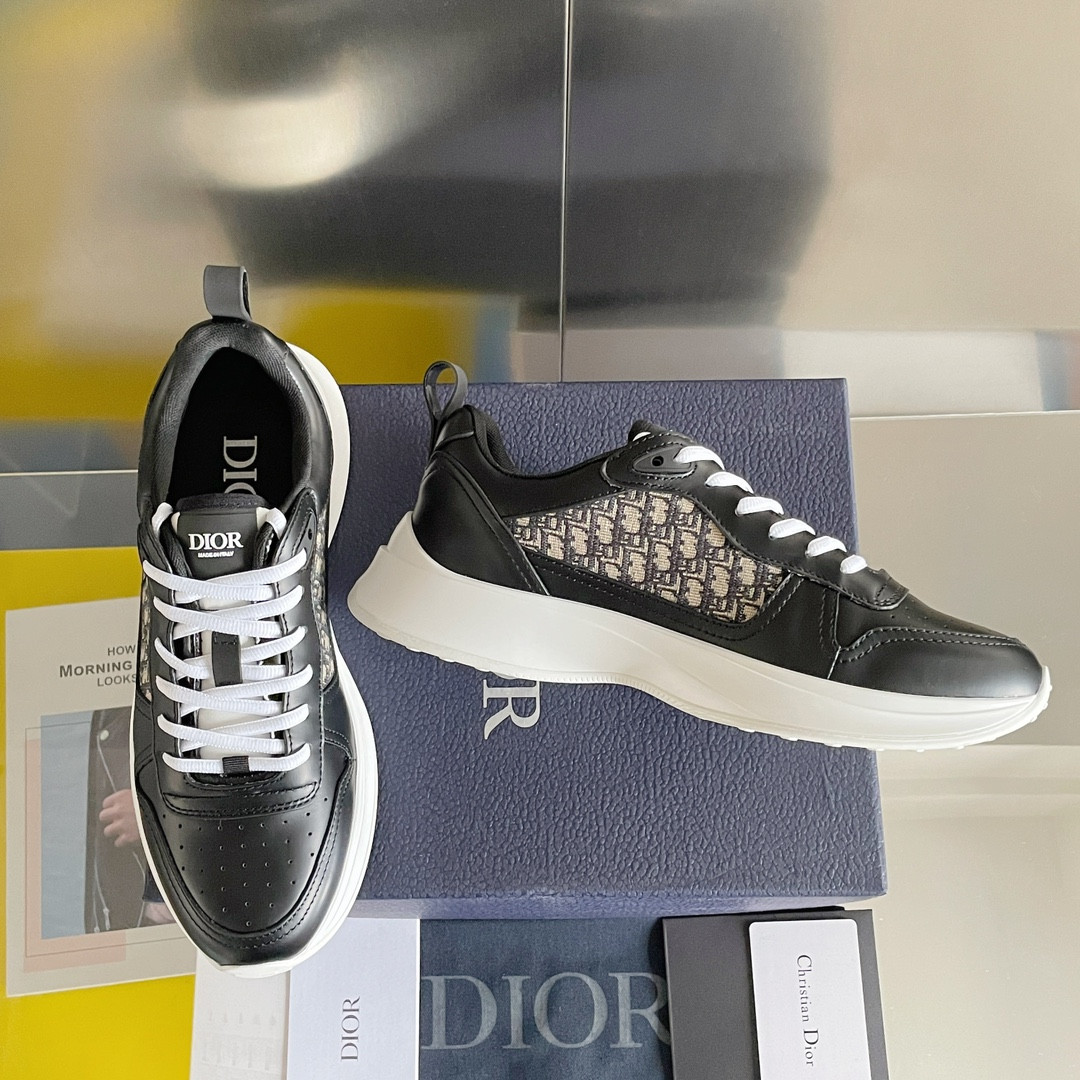 UA D10r B25 Runner Sneaker