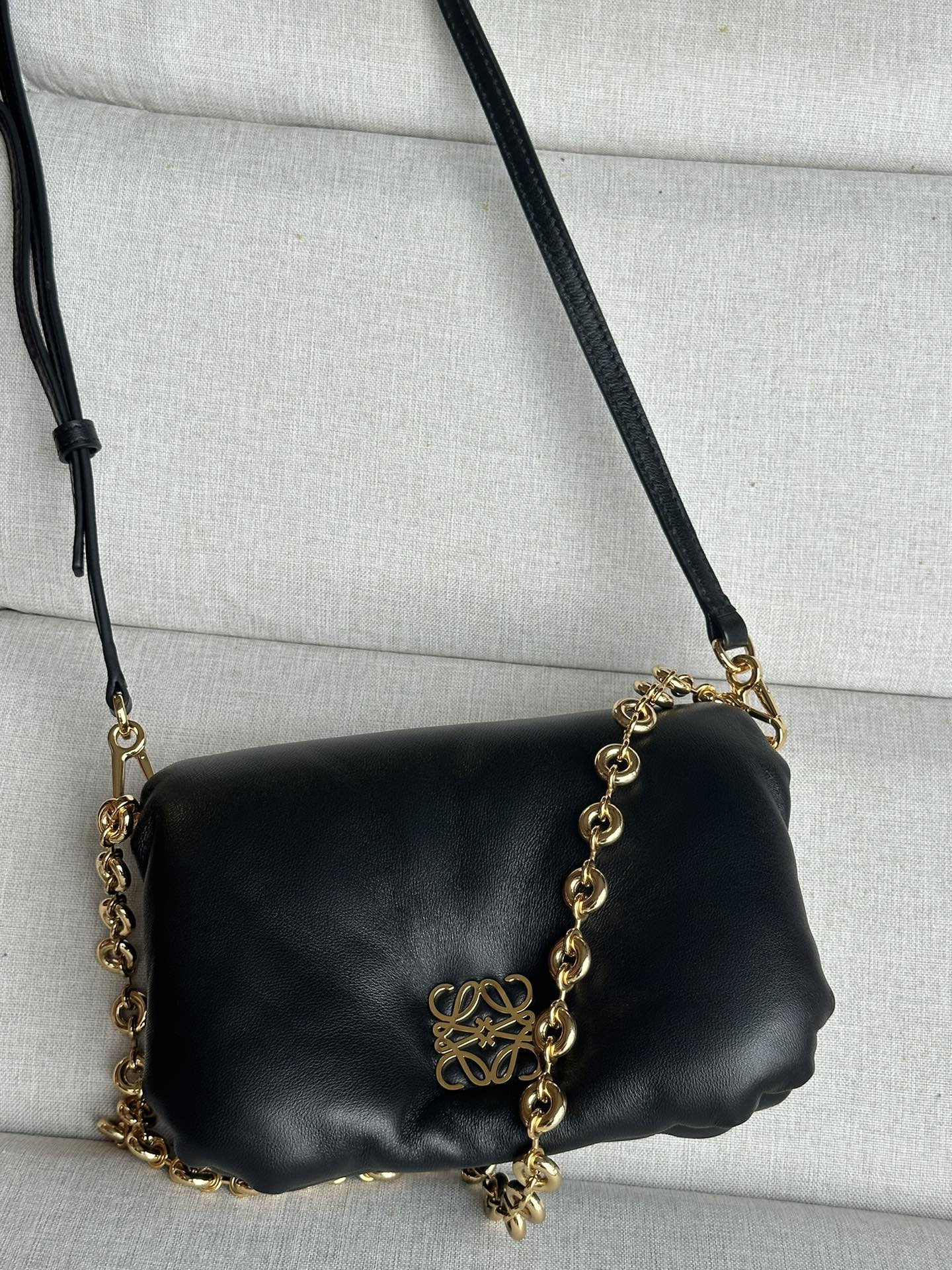 L0ew* Mini Puffer Goya bag in shiny nappa lambskin 20x13x6cm
