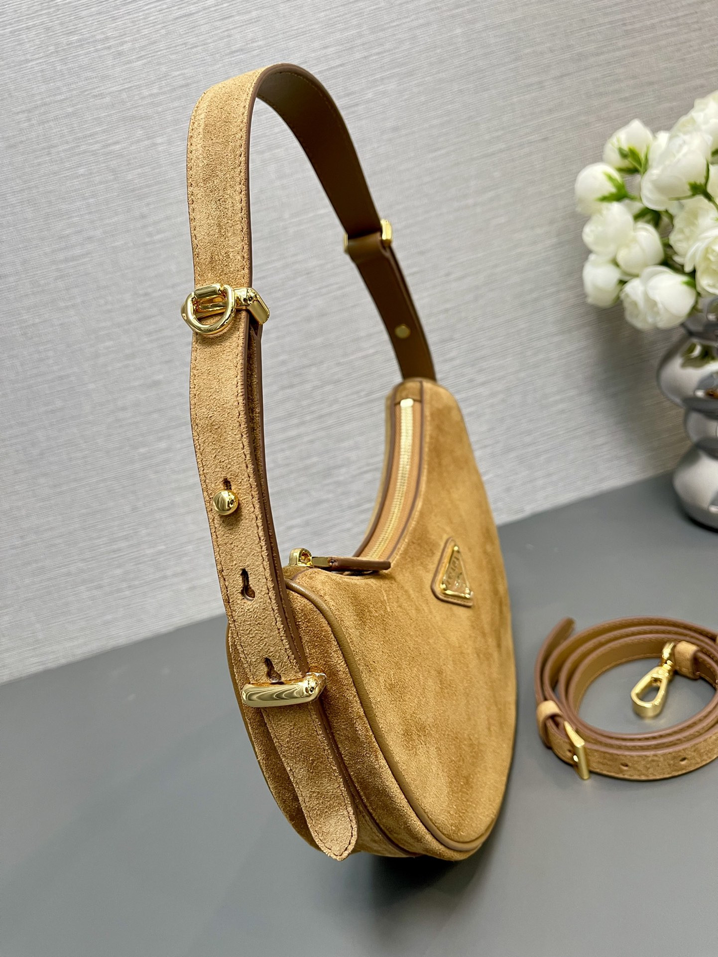 Pra*a Arqué suede shoulder bag 22.5x18.5x6.5cm