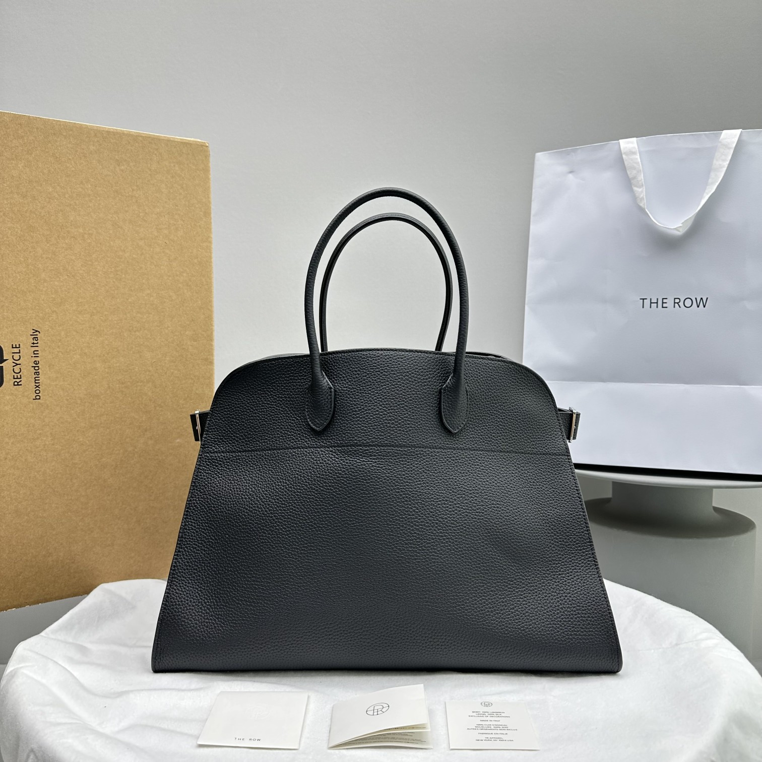 The R0w MARGAUX 17 43x24x30cm