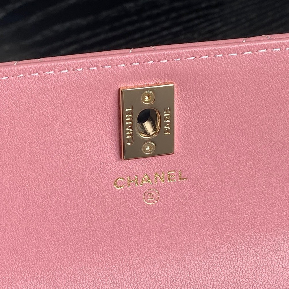 Ch**el Clutch With Chain   19cm