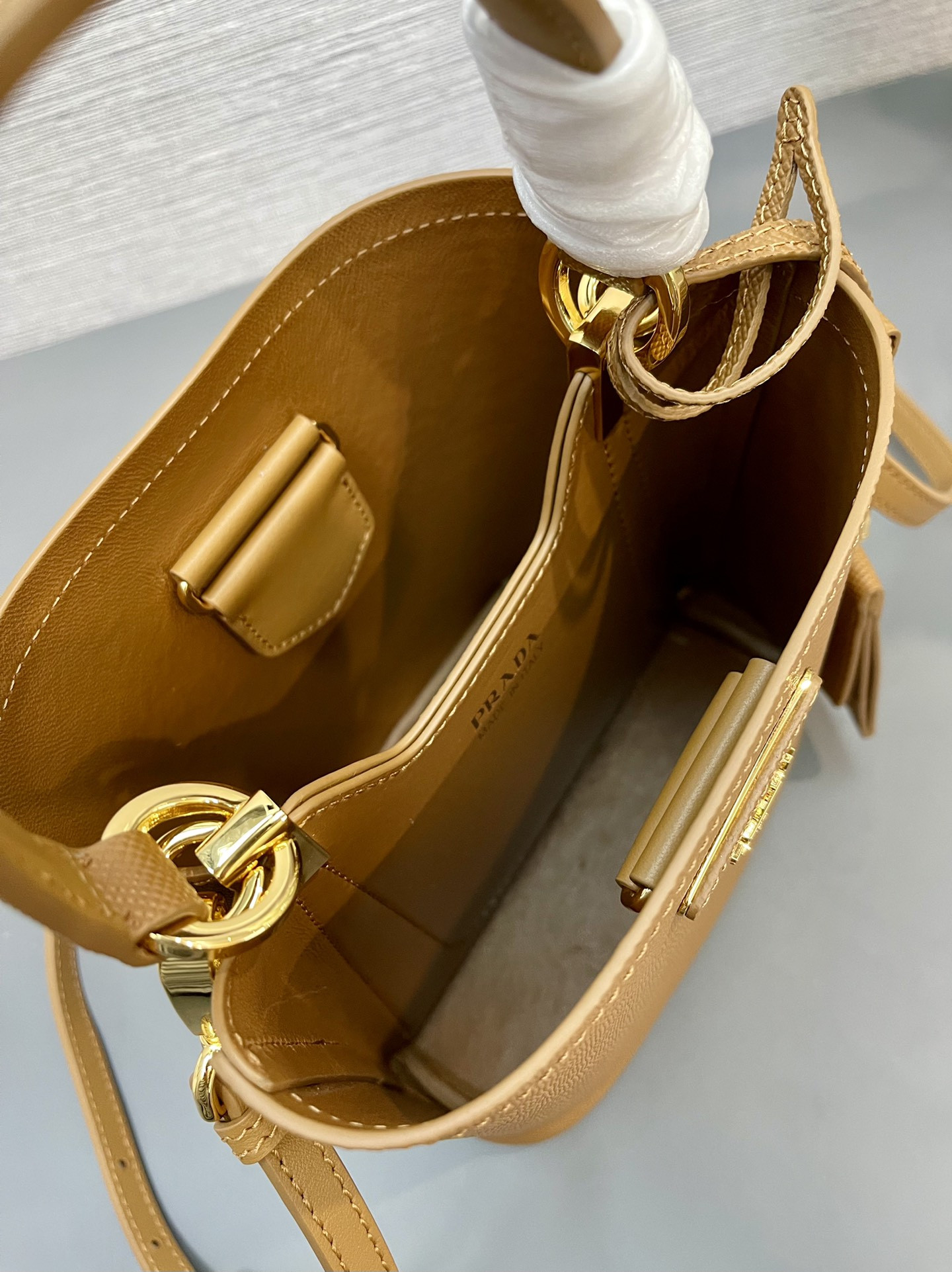 Pra*a Small Saffiano Leather Pra*a Panier Bag 18x17x10.5cm