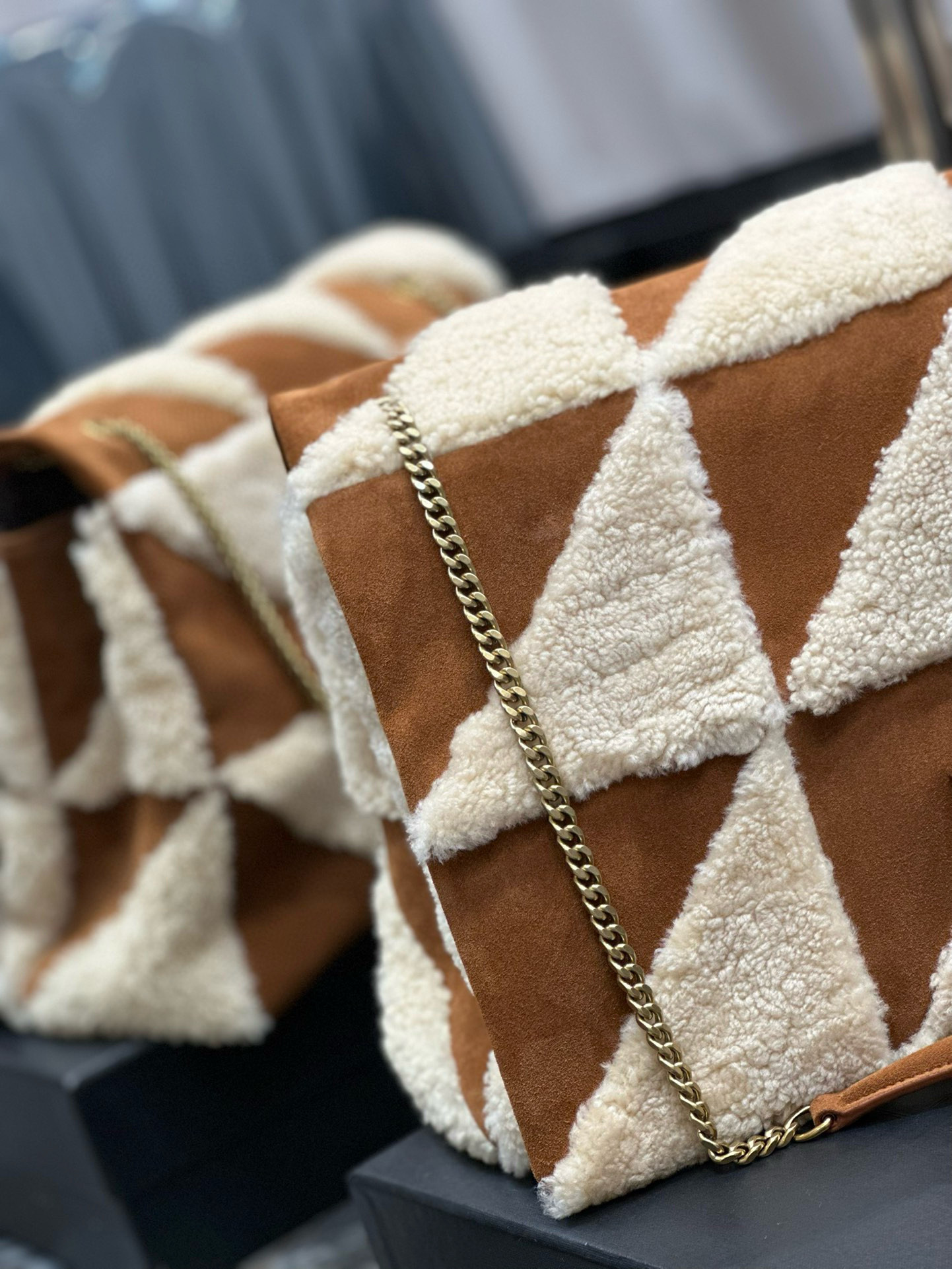 Y51 Jamie Large in Suede and Shearling 38×26×12cm