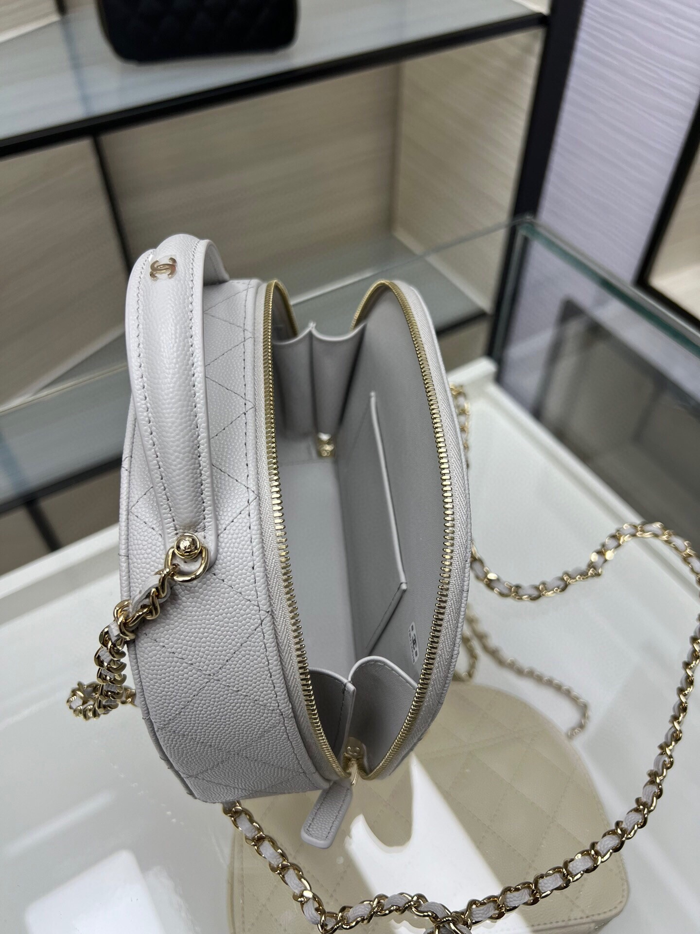 Ch**el 25C Chain shell bag 18X16X6cm