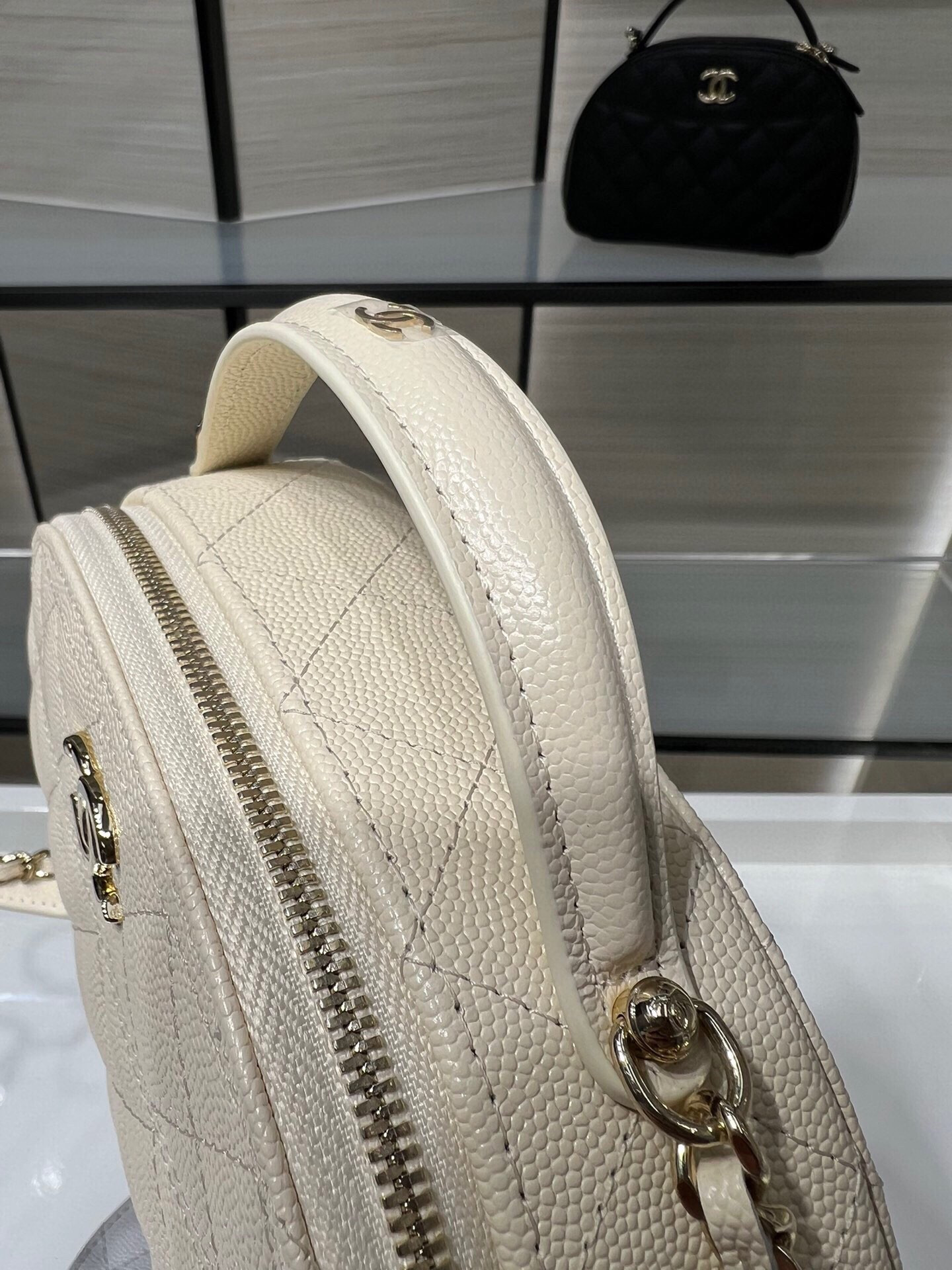 Ch**el 25C Chain shell bag 18X16X6cm