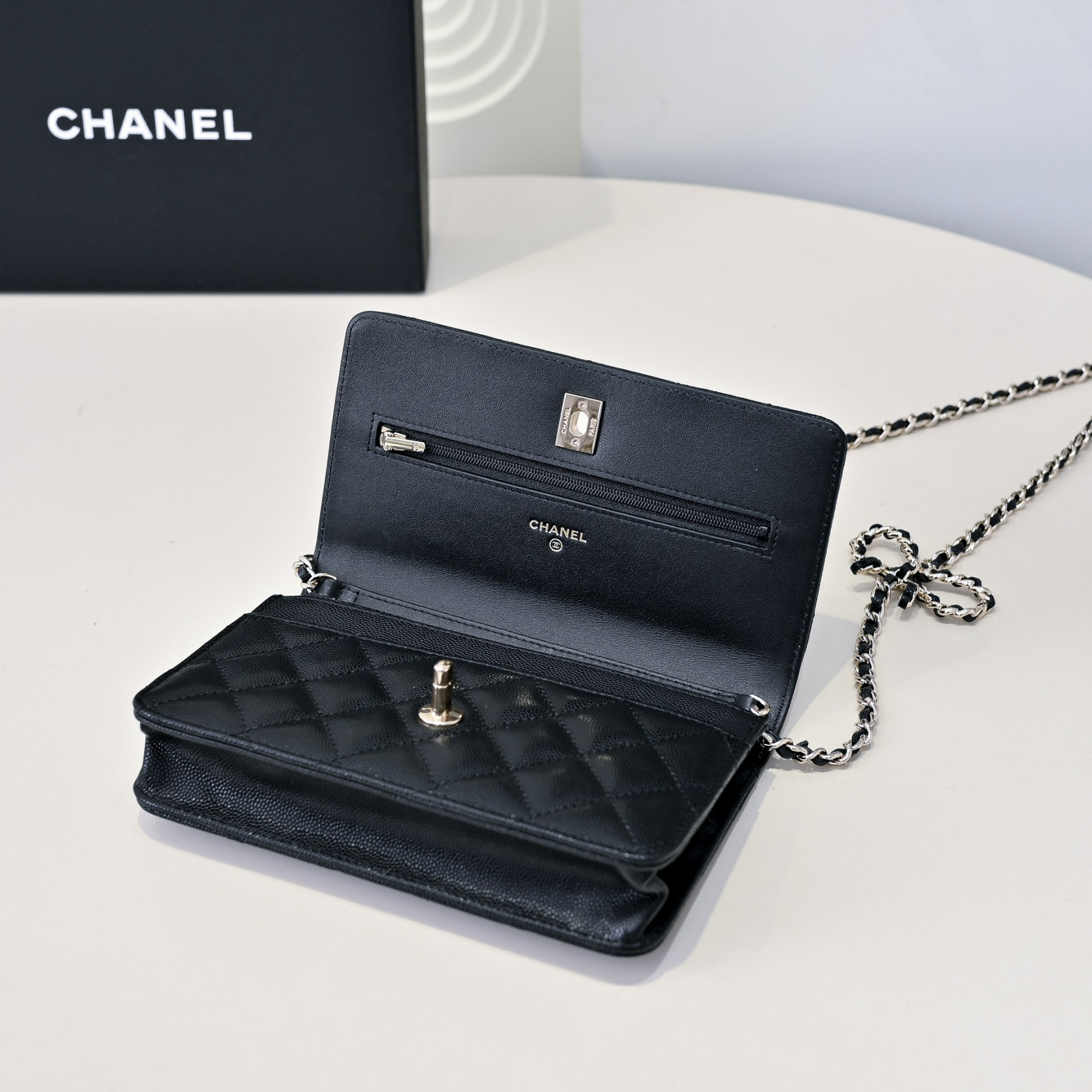 Ch**el WOC CLASSIC WALLET ON CHAIN 12.3x19.2x3.5cm