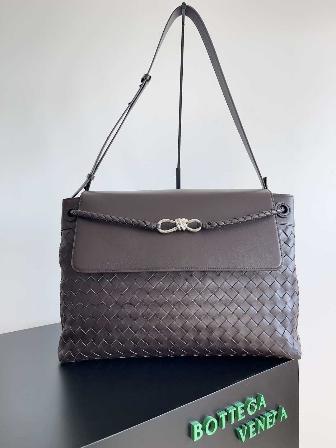 B0tt*ga Ven*ta Large Andiamo Messenger 43x32x20cm