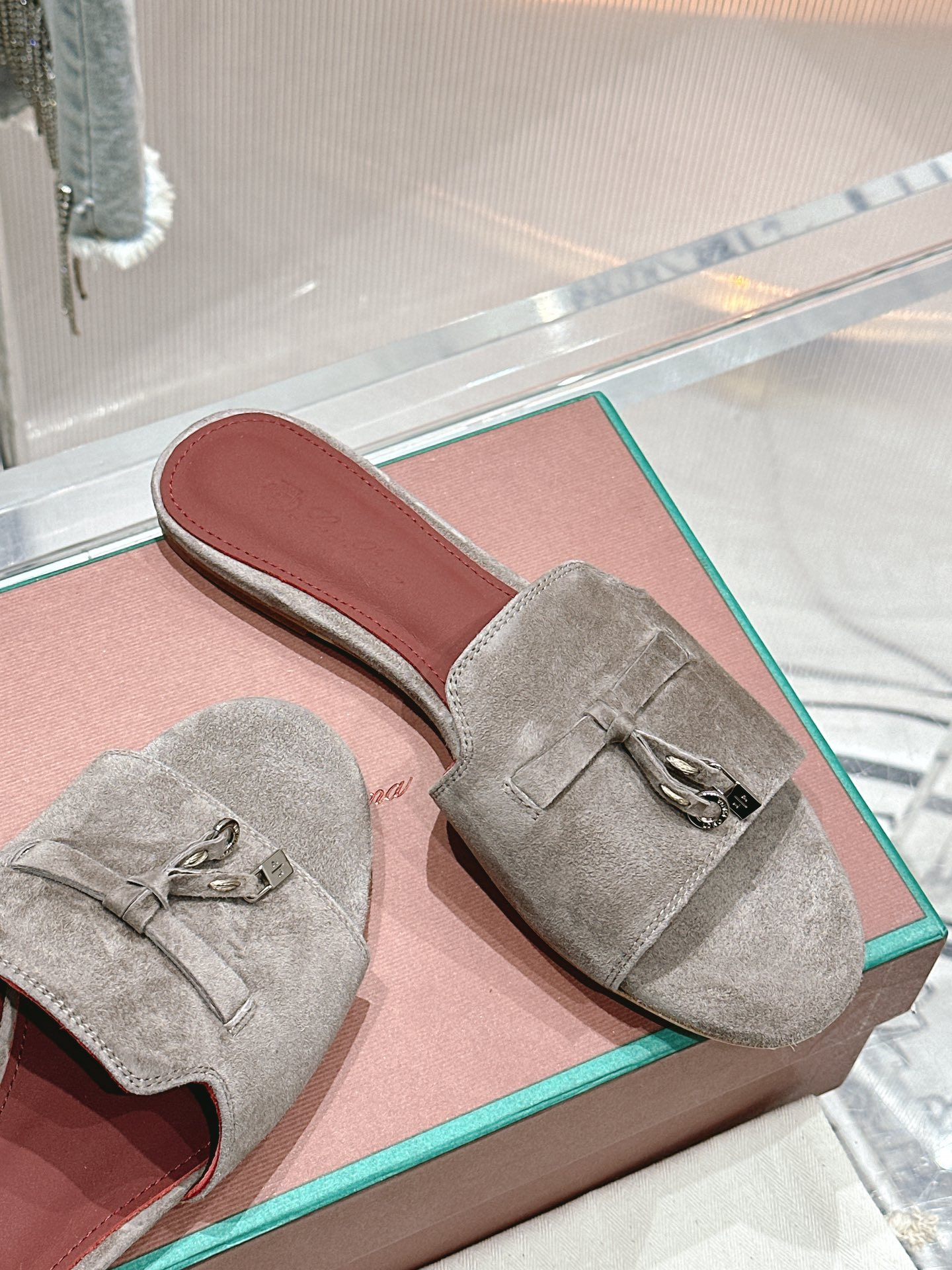 UA L0r0 P1ana Summer Charms Sandal