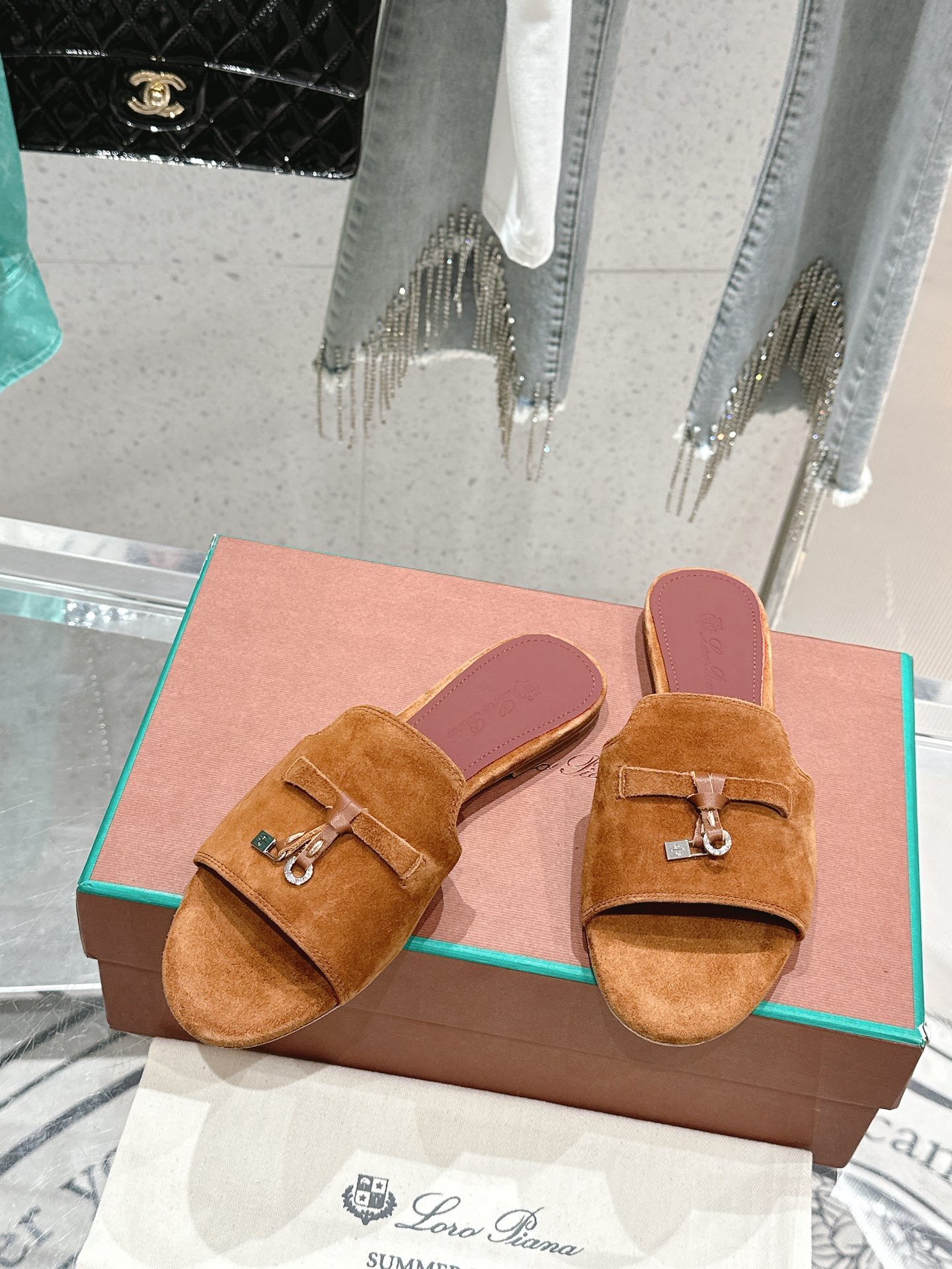 UA L0r0 P1ana Summer Charms Sandal