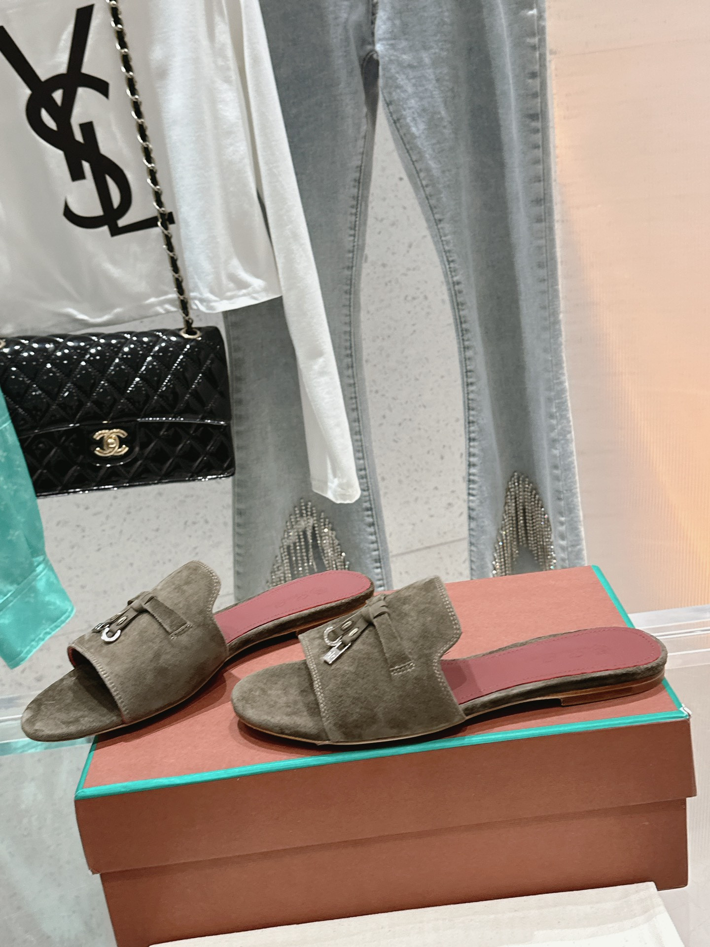 UA L0r0 P1ana Summer Charms Sandal