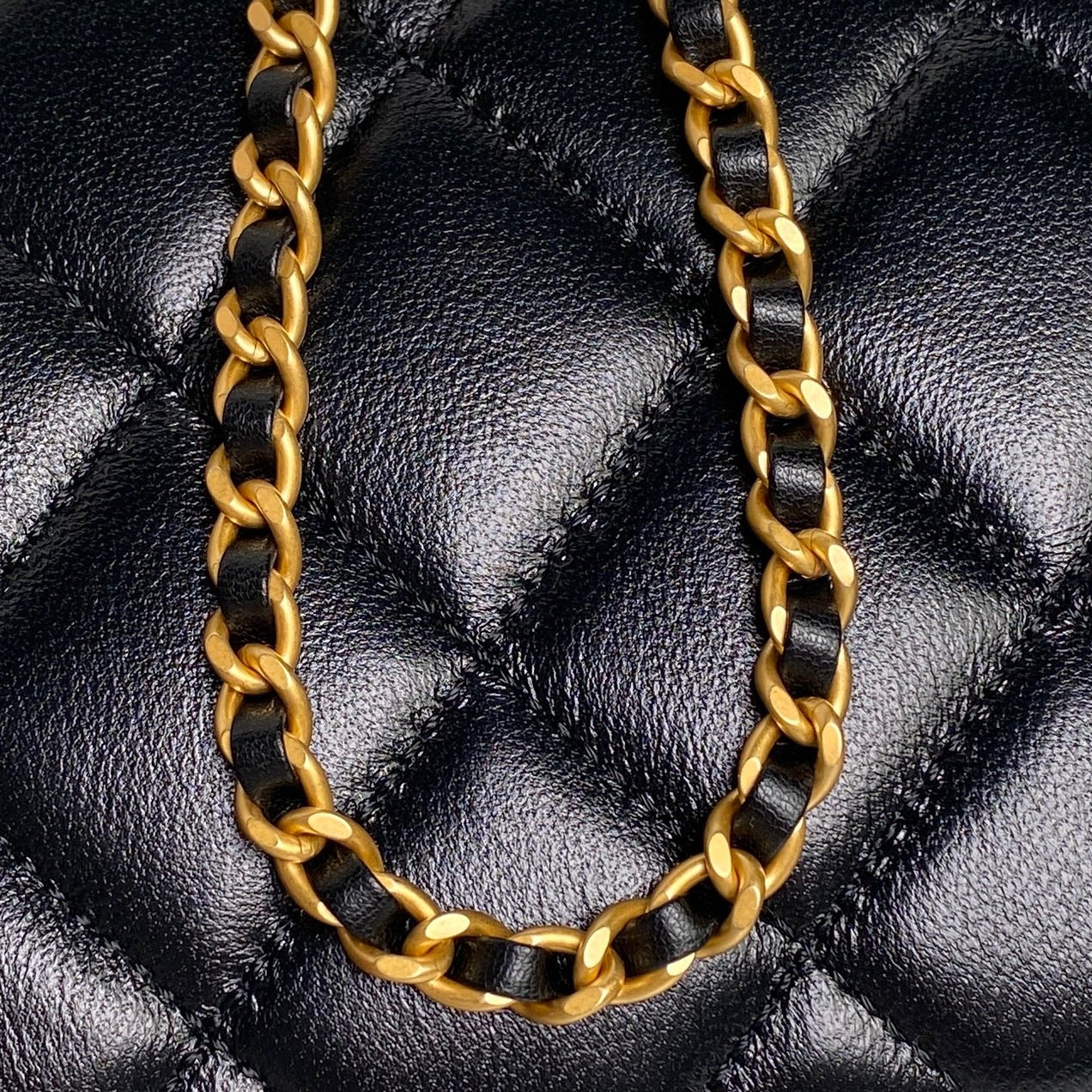 Ch**el 25P Bag AS5390 17.5×25×7cm