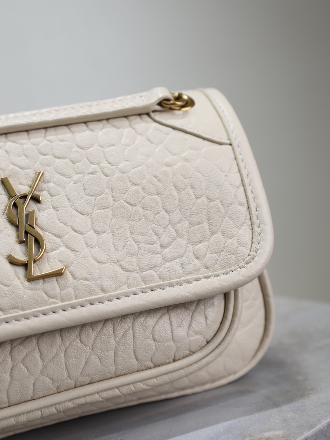 Y51 niki in grained lambskin 828736 22x16.5x12cm